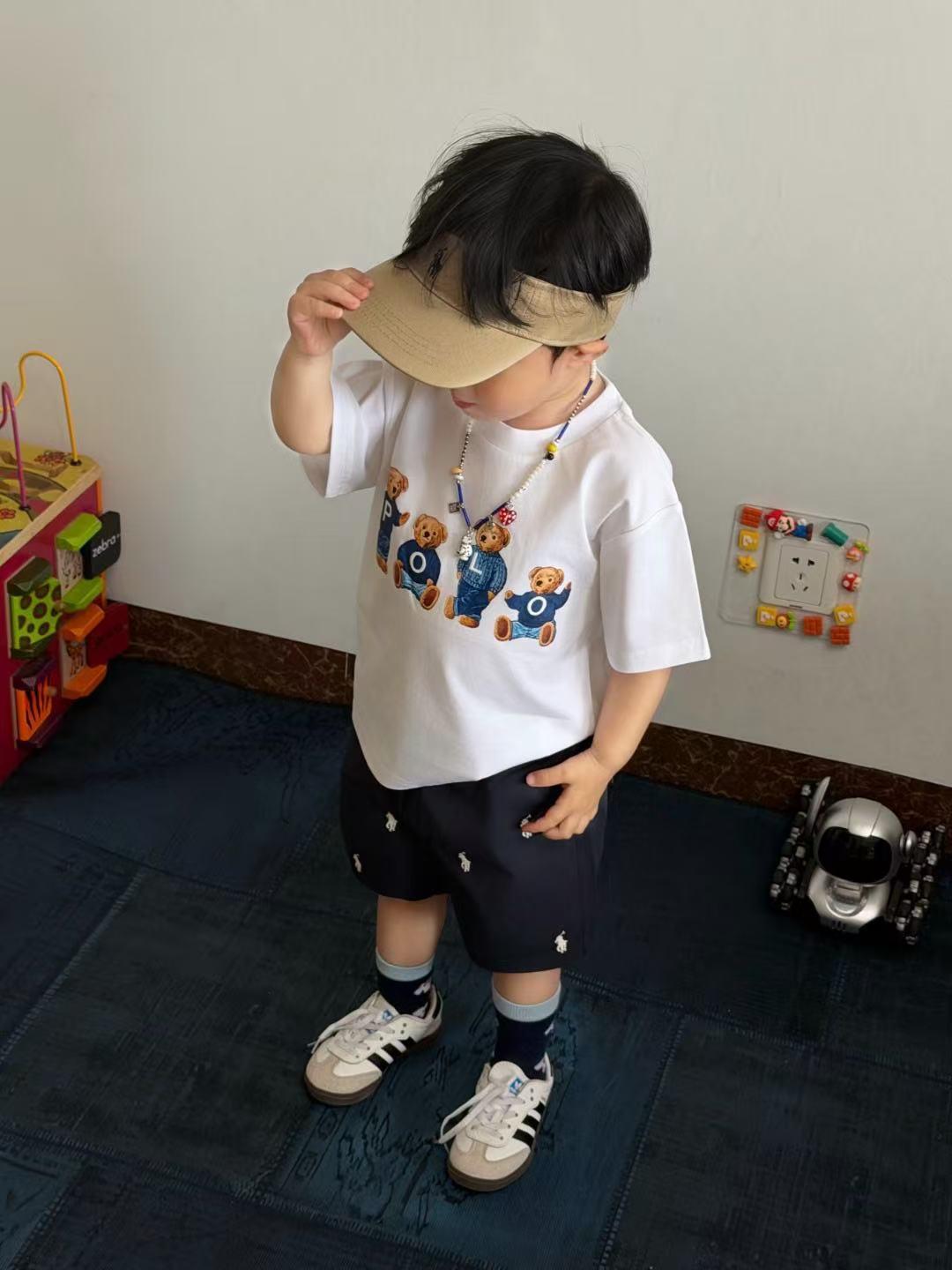 2件起各減$ 10。POLO 刺繡小熊印花短袖親子款