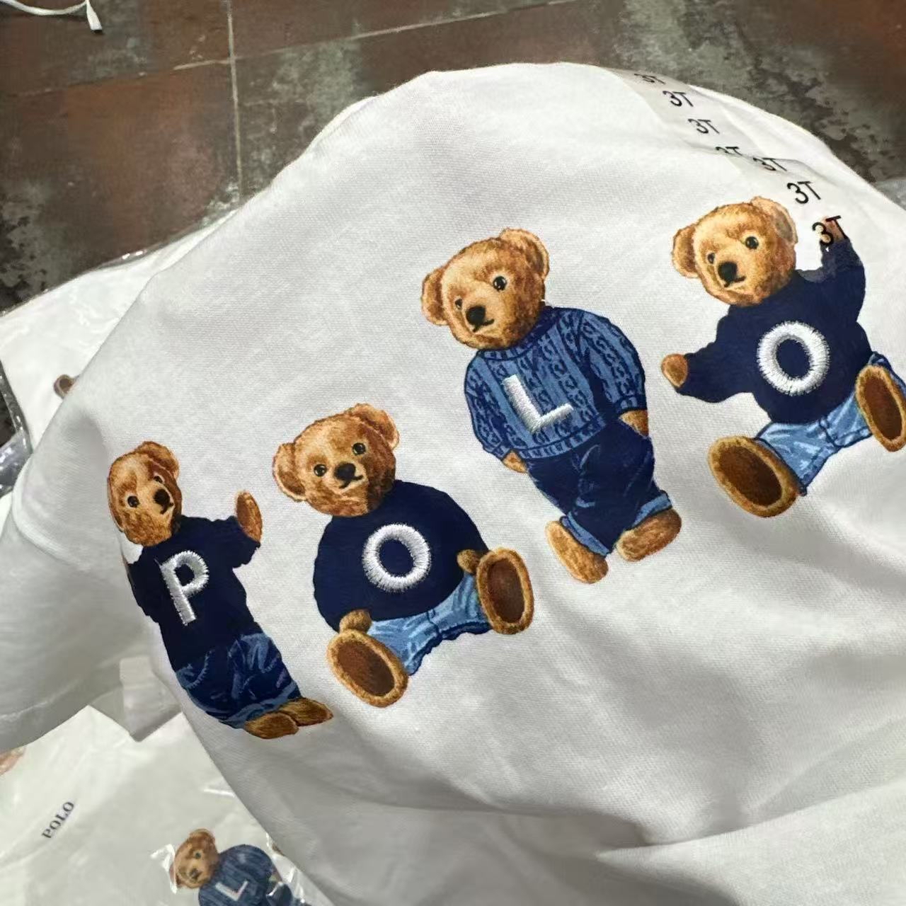 0685 PL 四隻小熊字母刺繡 Tee