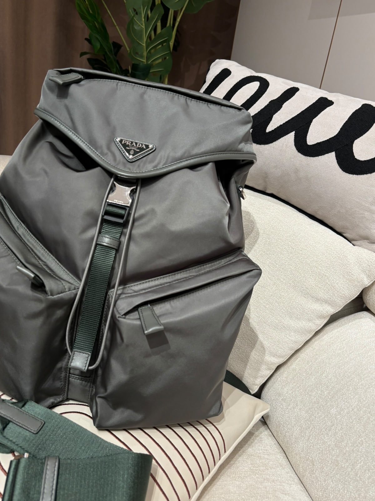 PRADA Re-Nylon Backpack 2VZ108_2DW3_F0002_V_DYO 100%Authentic, 99%New 未使用品 ✅Strap✅Dust Bag