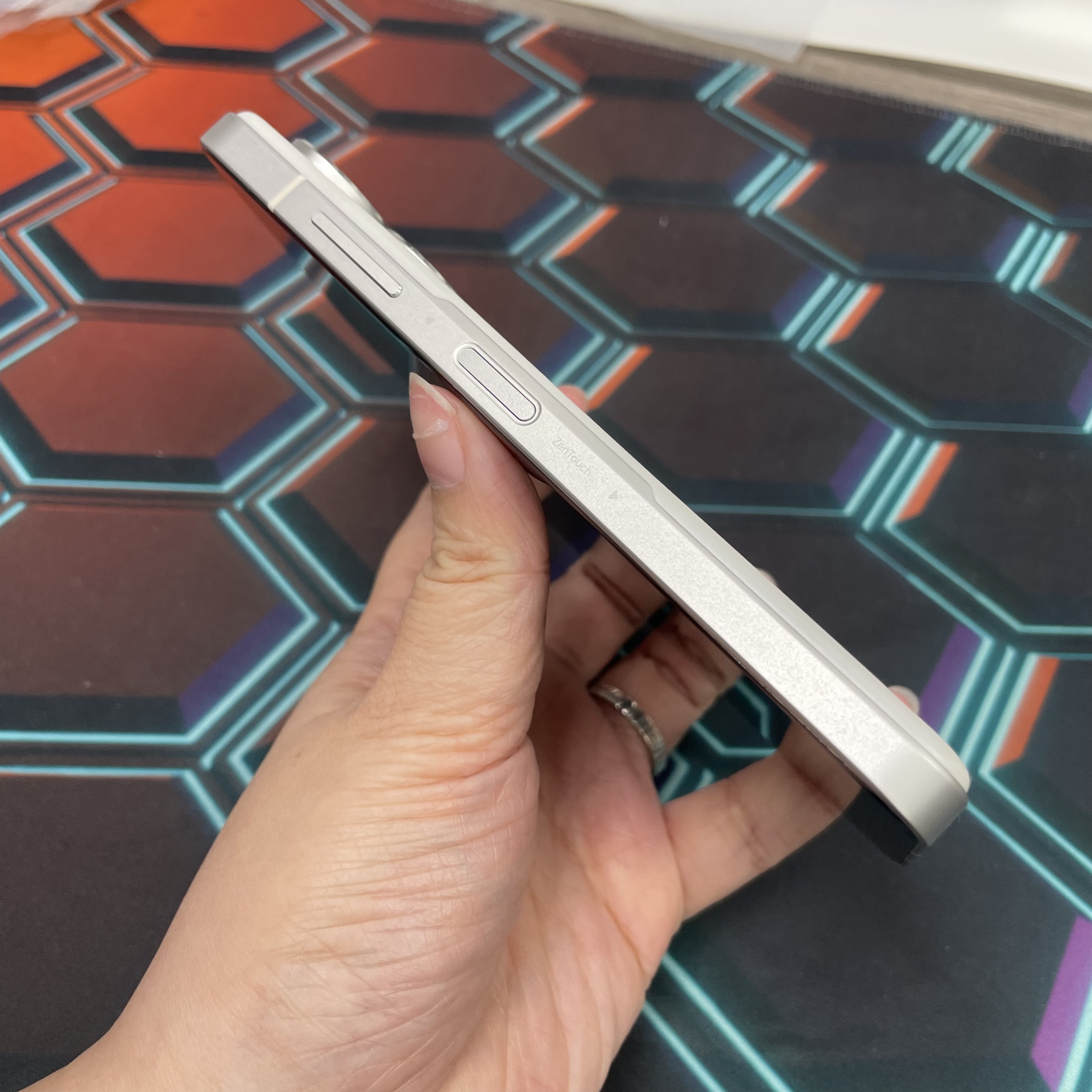 *7782 Zenfone 10 完美機 8+256GB 白色 white