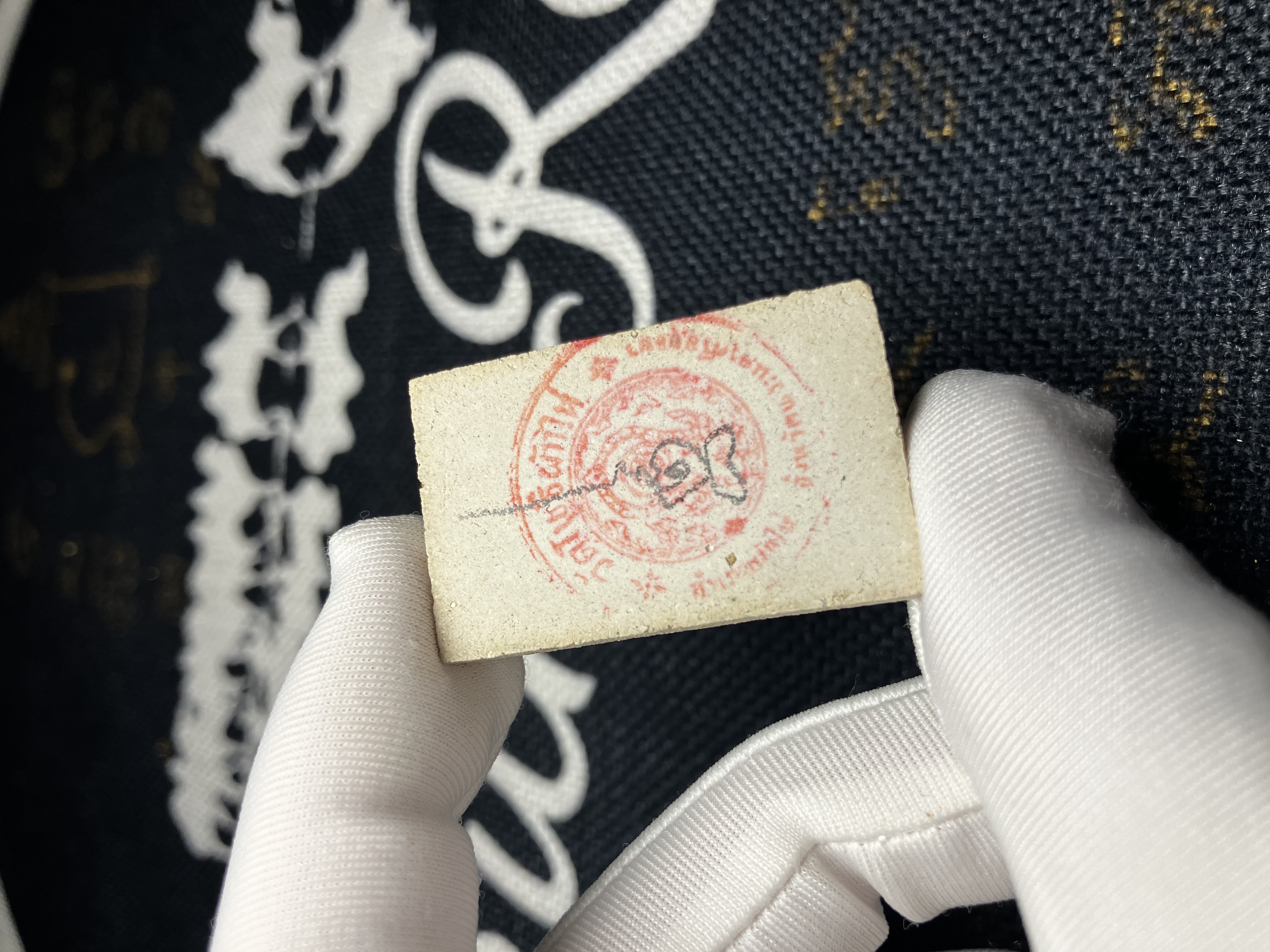 龍婆披贊 佛曆2551 如願崇笛 附原裝廟盒｜師父親手寫符