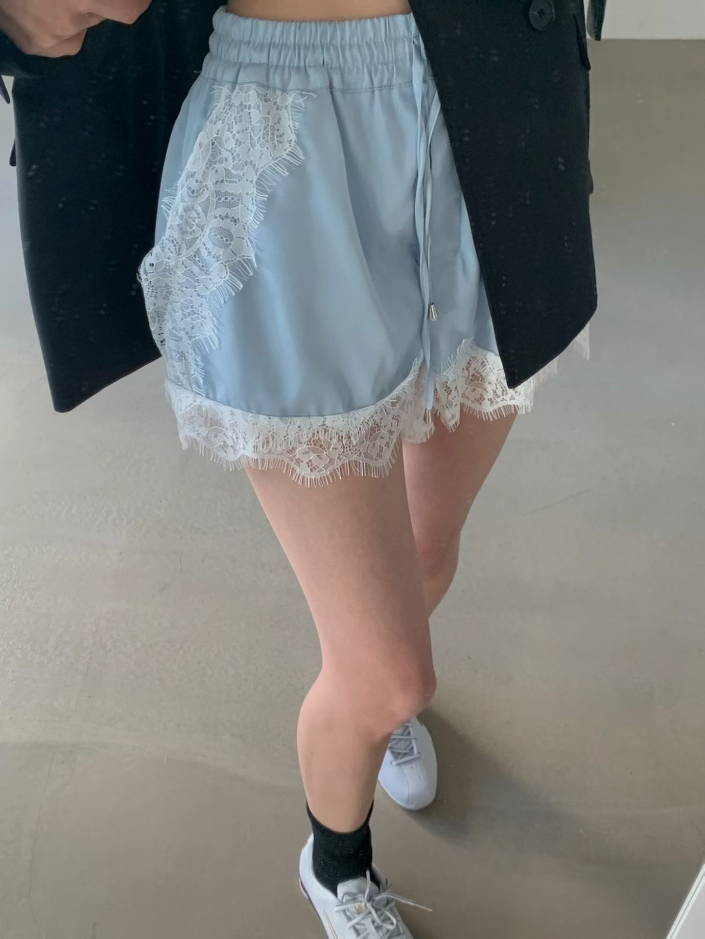 LACE SHORTS
