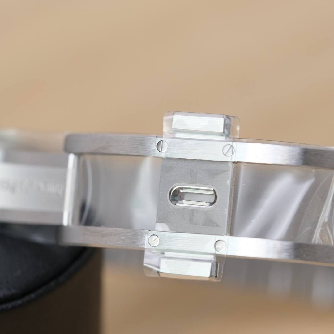 爱彼皇家橡树系列女士腕表 33mm 蓝色格纹表盘 镶钻表圈