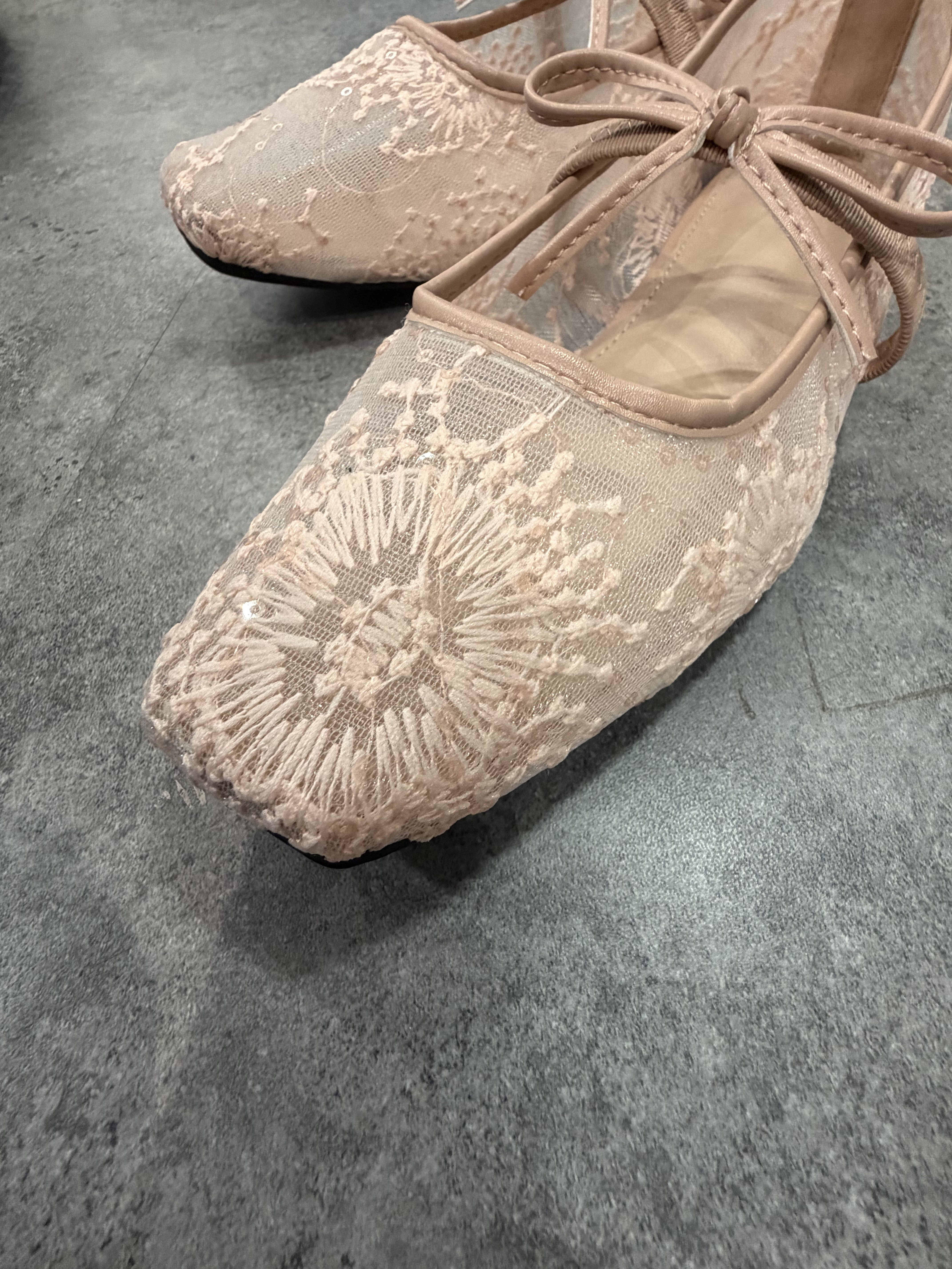 優雅蕾絲方頭芭蕾舞鞋