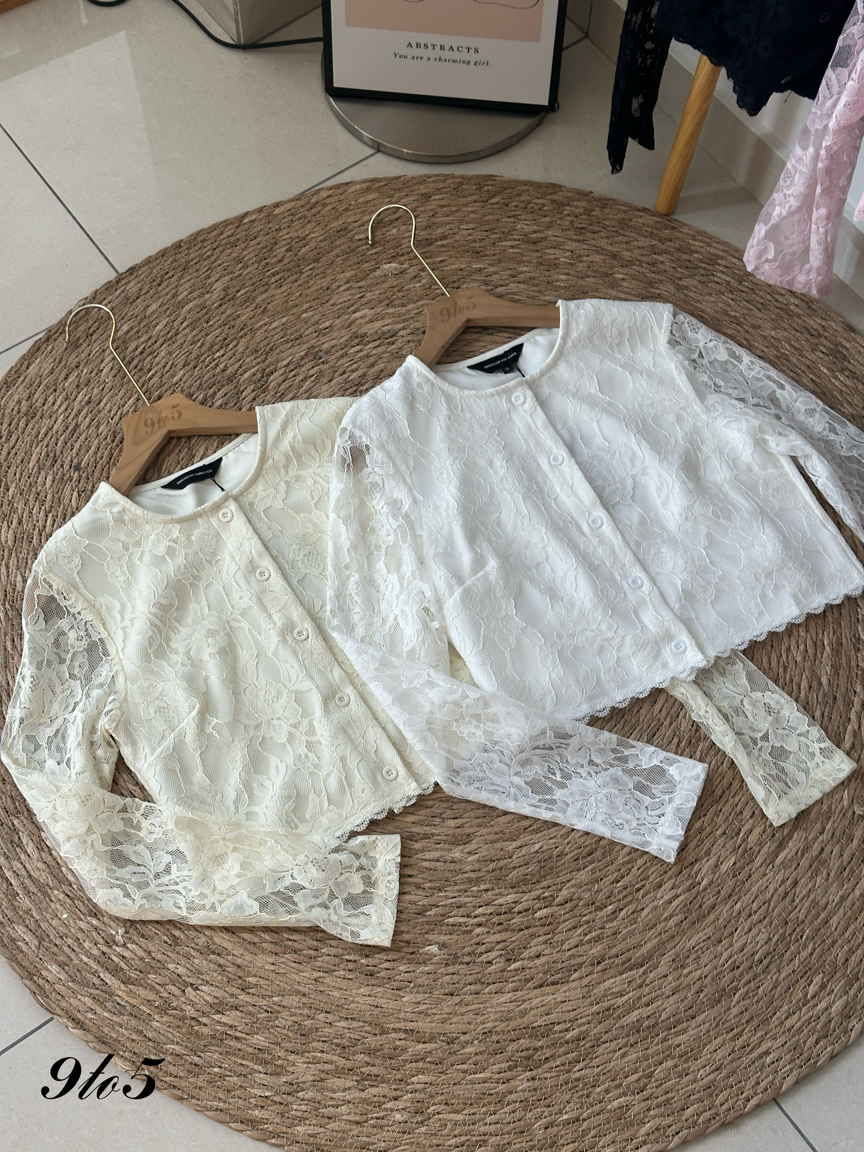 T4032 Cropped Long Sleeve Lace Top - 4 Colors