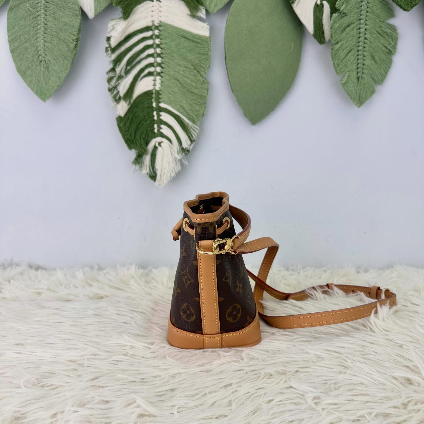 LV 🤍PRE OWNED Nano Noé 小水桶包 晶片款 全套有盒🤎