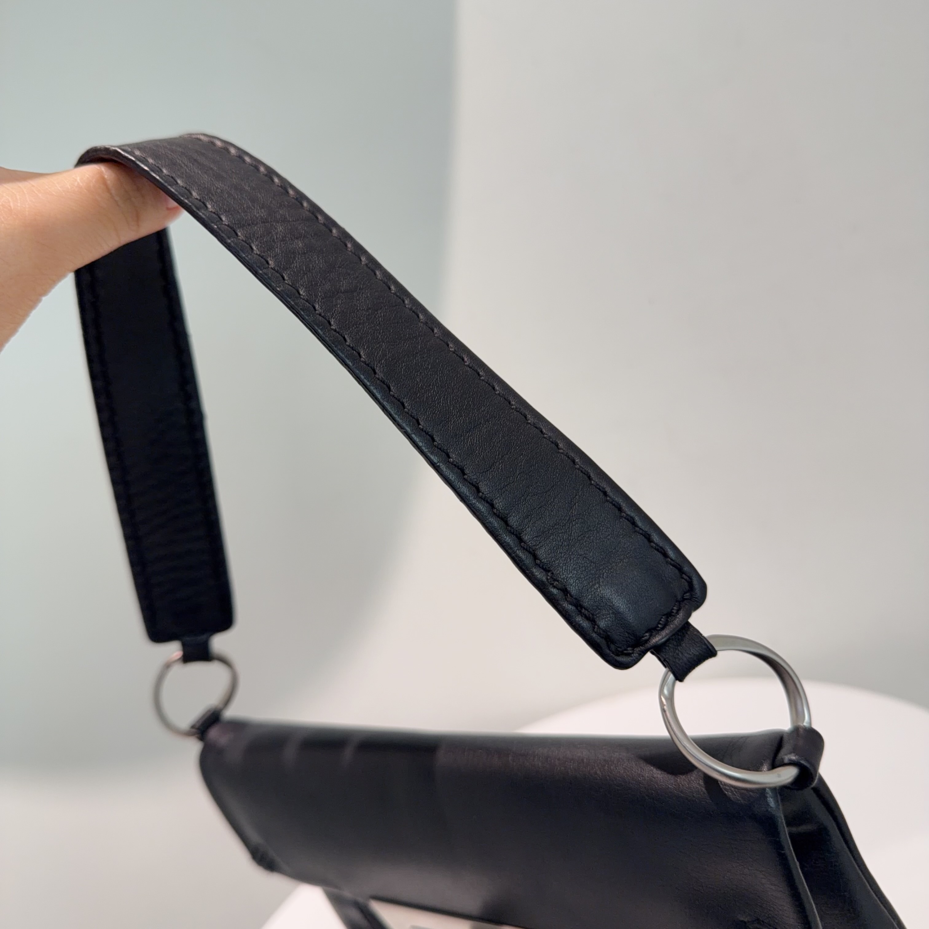 【預訂貨品】Chanel 冰格方形扣腋下包