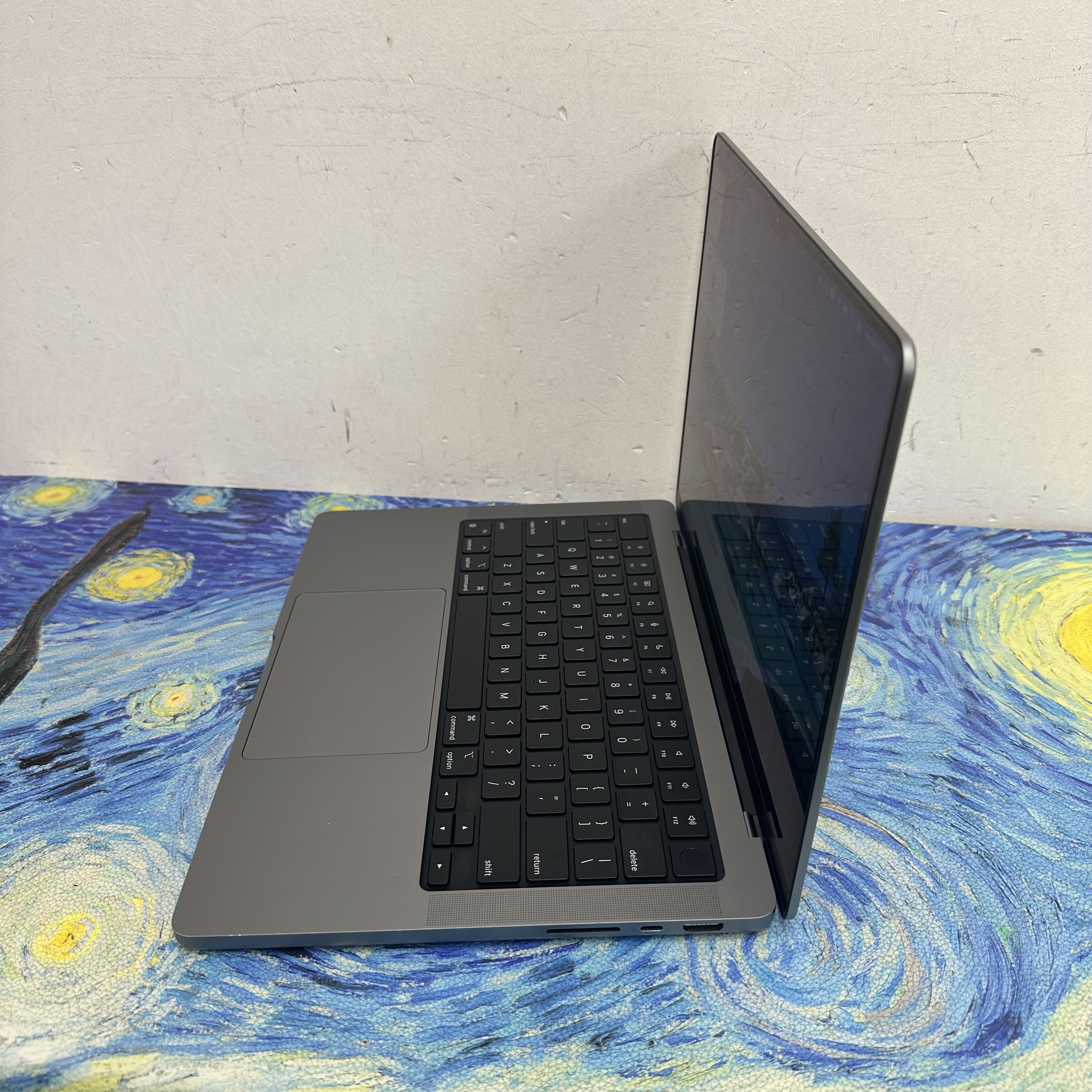 （性價比高MacBook M1 Pro🔥M1Pro 14寸)APPLE  MacBook Pro 2021/M1 Pro CPU/16GB Ram/1TB SSD/16核心GPU/10核心 CPU/Liquid Retina XDR Mon/14寸/太空灰/ Gaming Laptop / Notebook / Laptop / PC / Movie / Netflix / Premium /