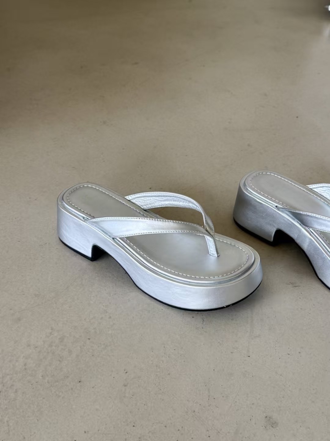26SS/ 5CM WEDGE FLIP-FLOPS