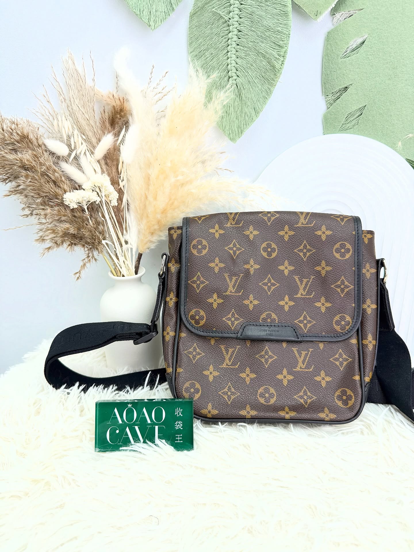 LV🤍PRE OWNED 🖤老花 District pm macassar 郵差包 