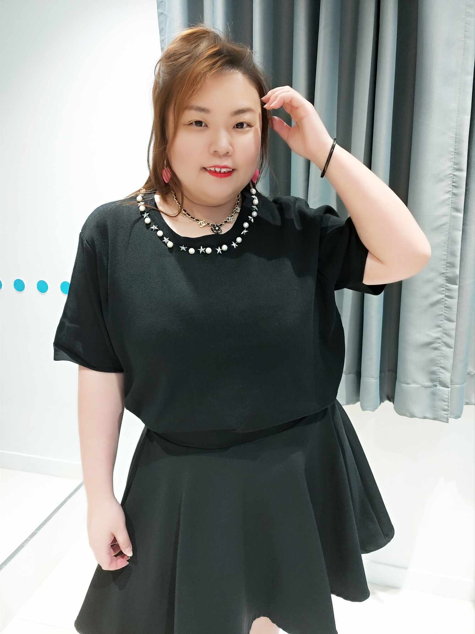 DSF09 领口设计款针织上衣