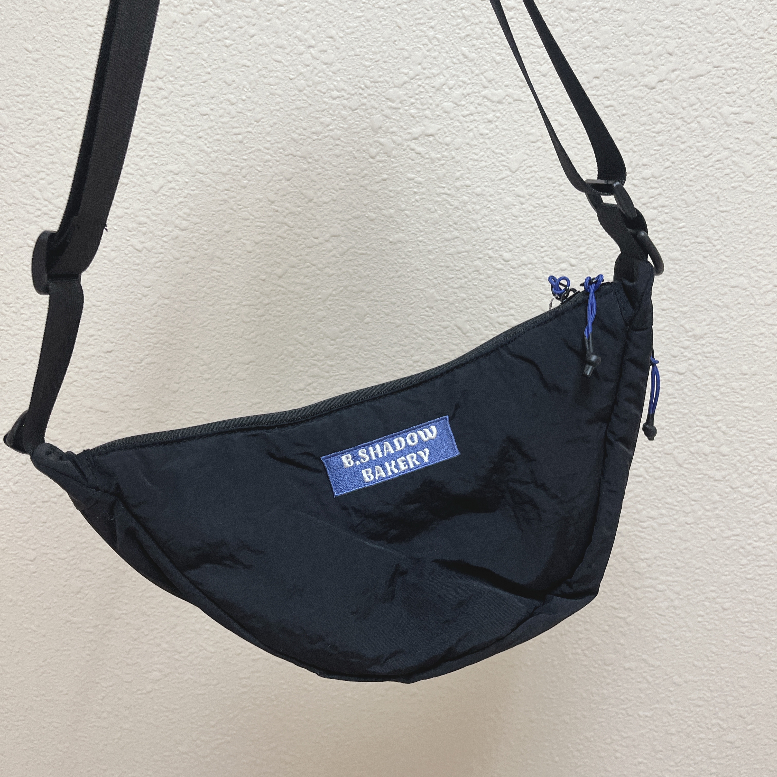 日本預訂📍黑豆人得意麵包圖案斜咩袋/兩用袋