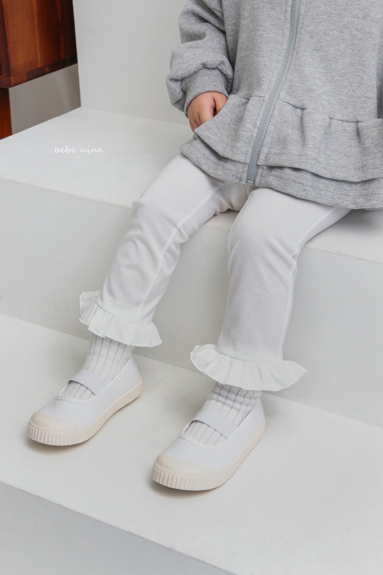 🌸預訂 韓國直送🌸🇰🇷Bebenine兩色時尚荷葉邊緊身褲