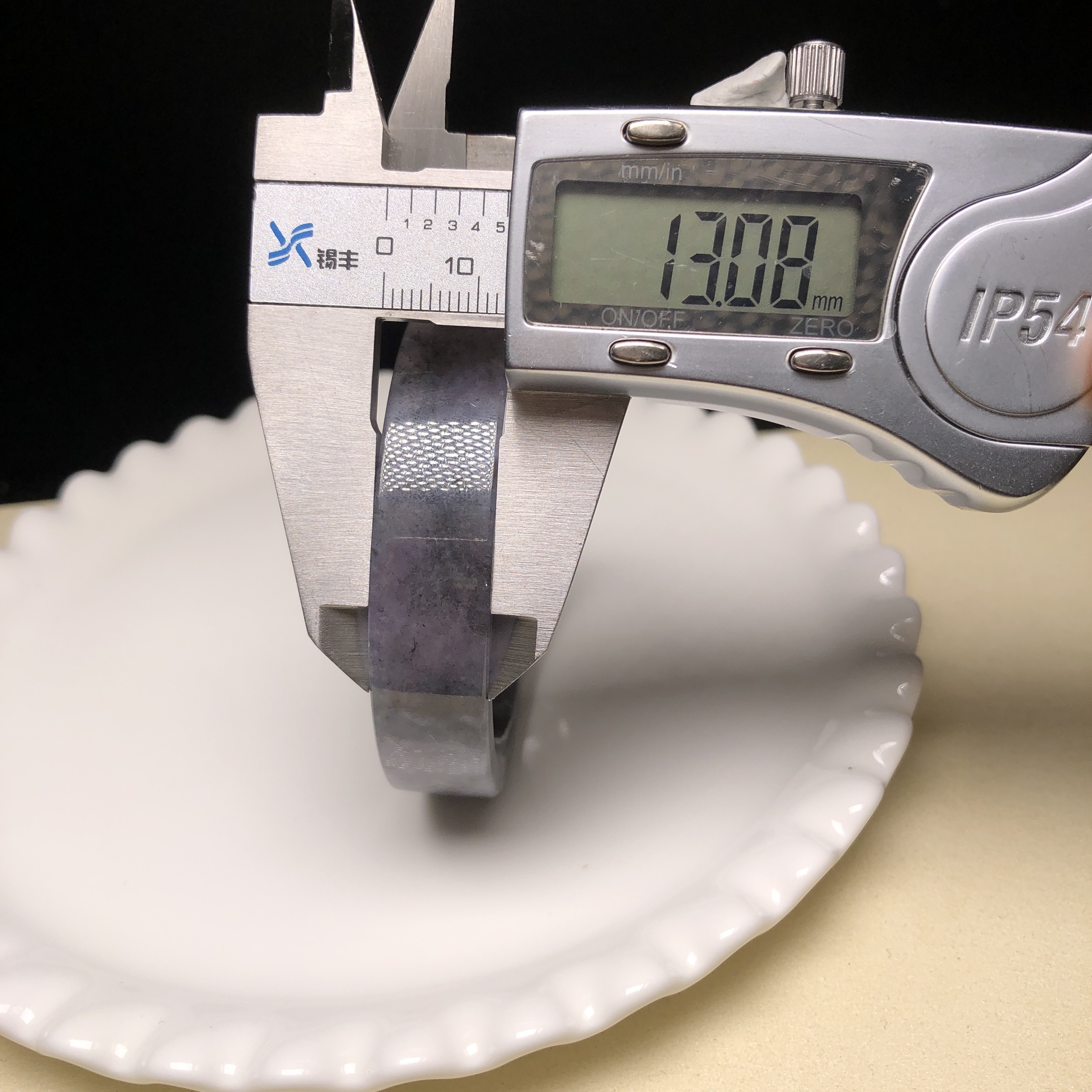 紫底烏雞山水方鐲52mm C06238