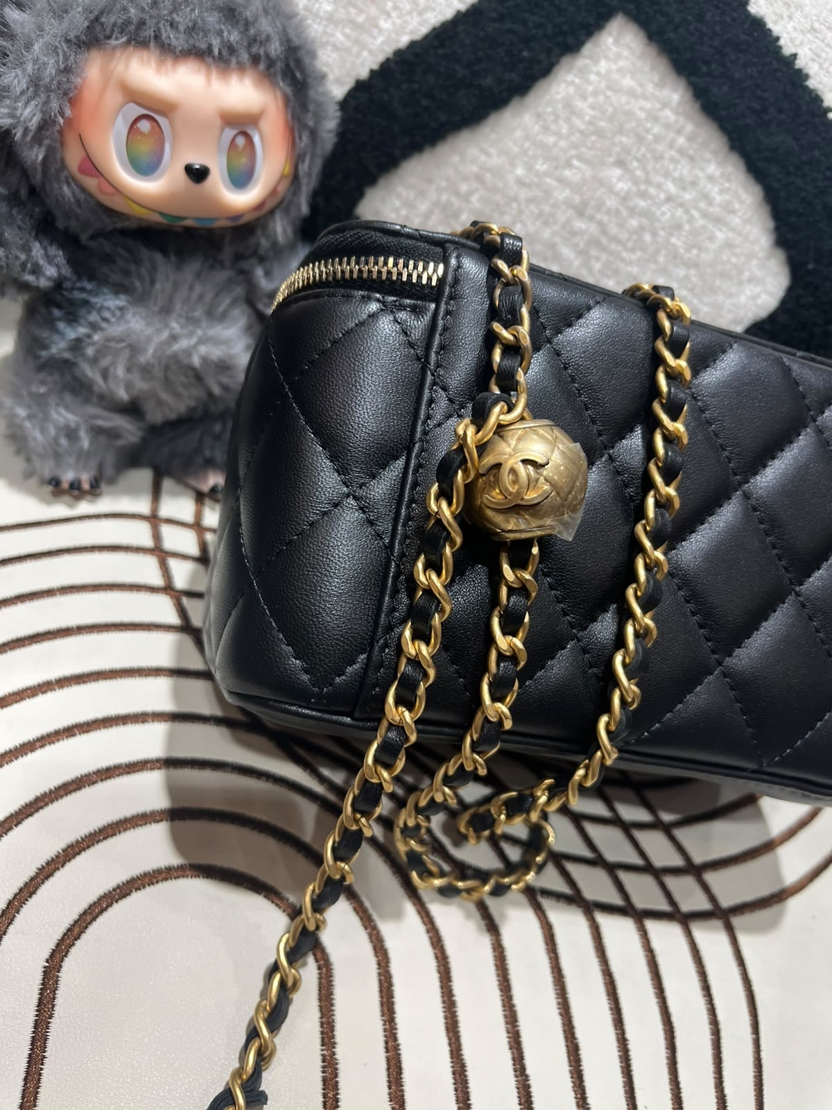 未使用品 Chanel Vanity With Pearl Crush 金球長盒子100%Authentic, Unused全新未使用品✅晶片✅Dust bag✅Box