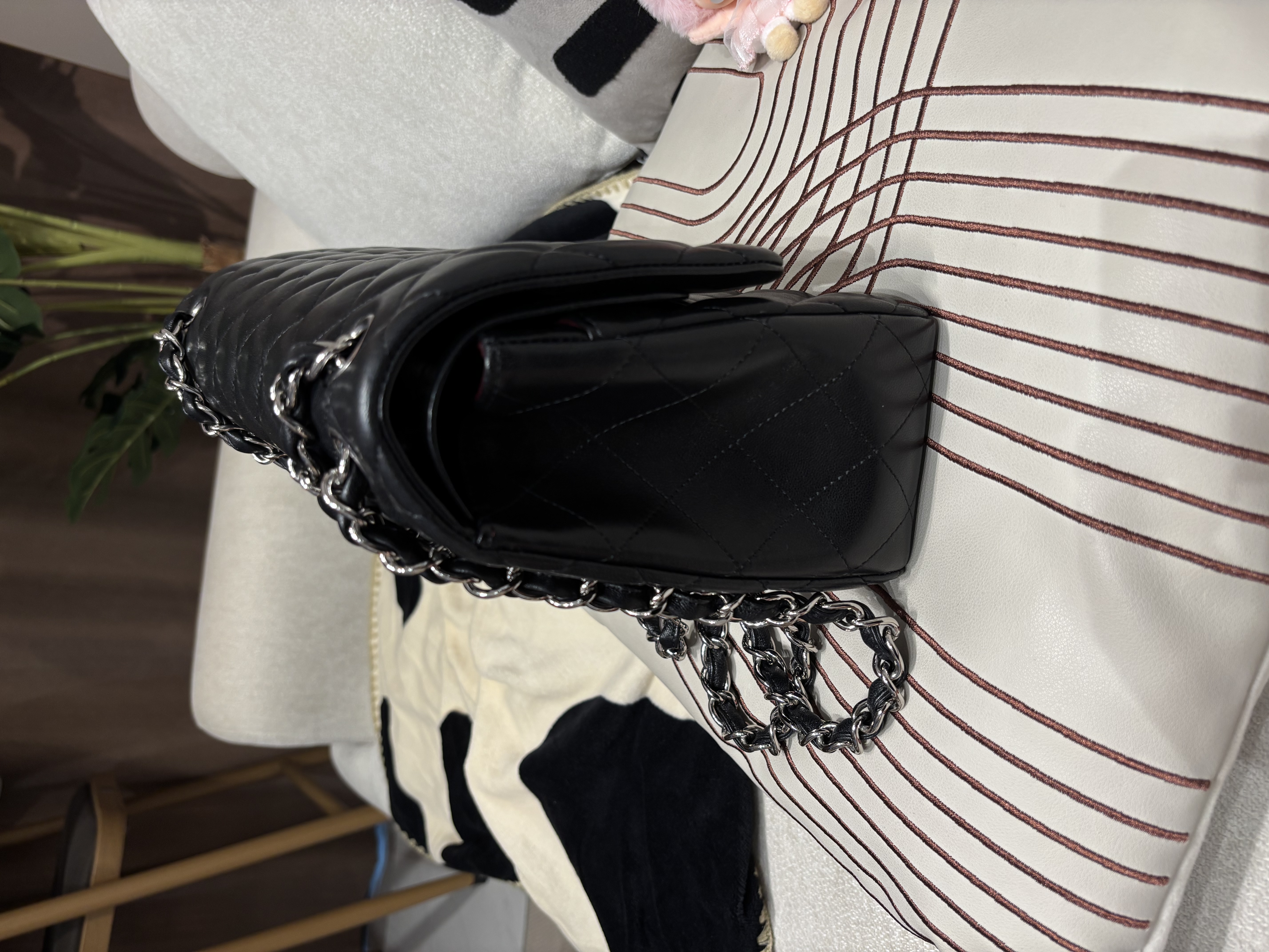 Chanel classic flap 30cm,jumbo A58600 黑色羊皮銀扣100%Authentic ,98%new ✅card ✅塵袋✅box 