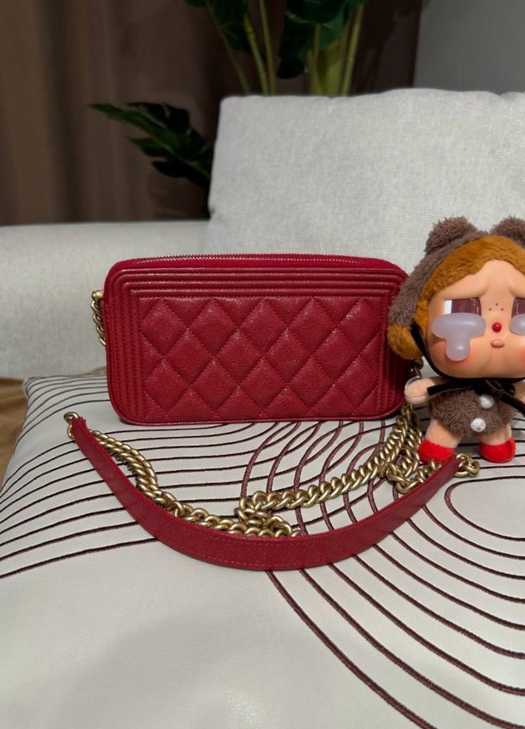 Chanel boy clutch with chain 荔枝牛皮 100%Authentic ,95%new  ✅28貼✅Dust bag 