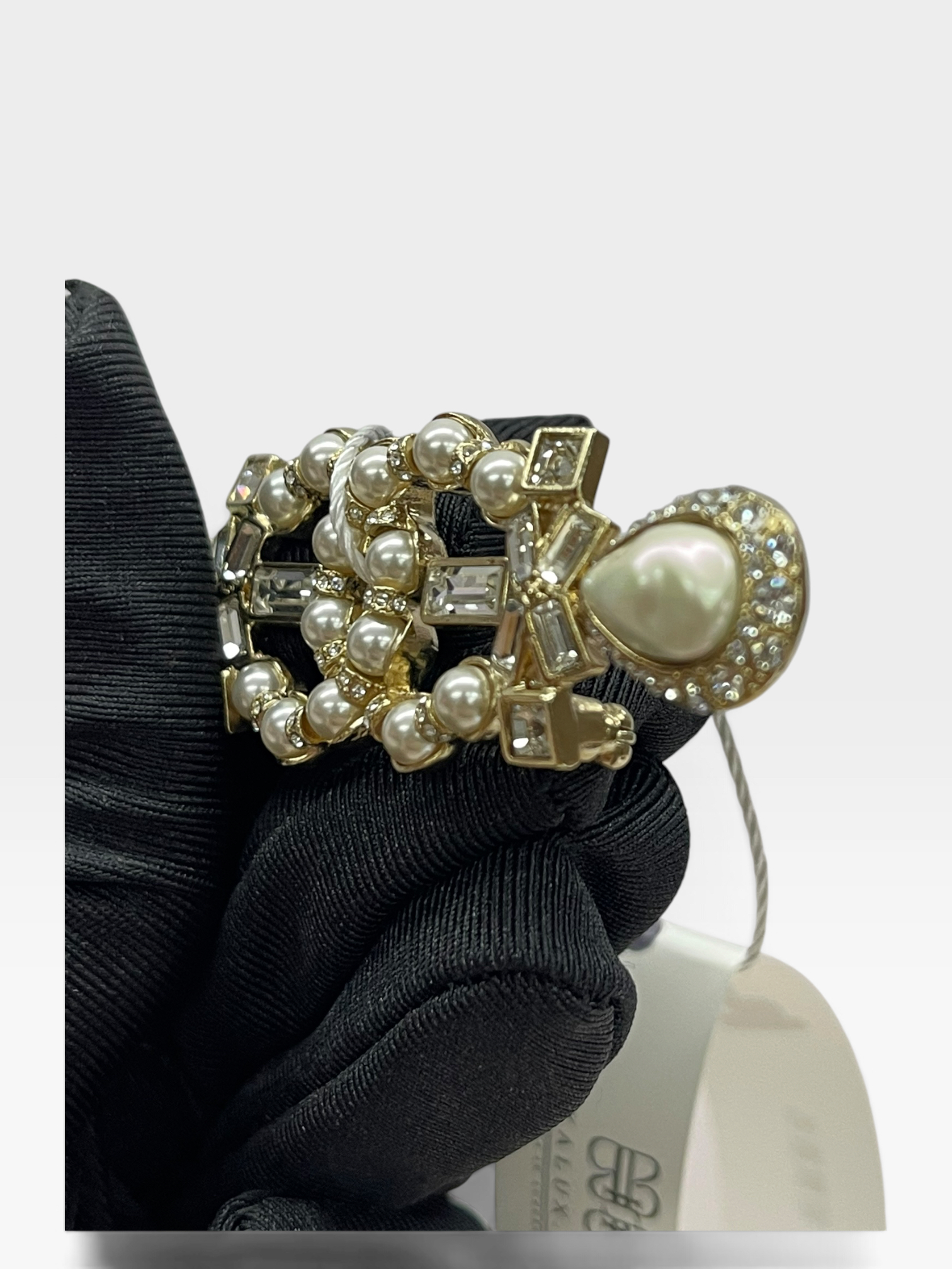 Pre-Owned CHANEL  Pearl And Crystal Bar Brooch / Product Code: 091404