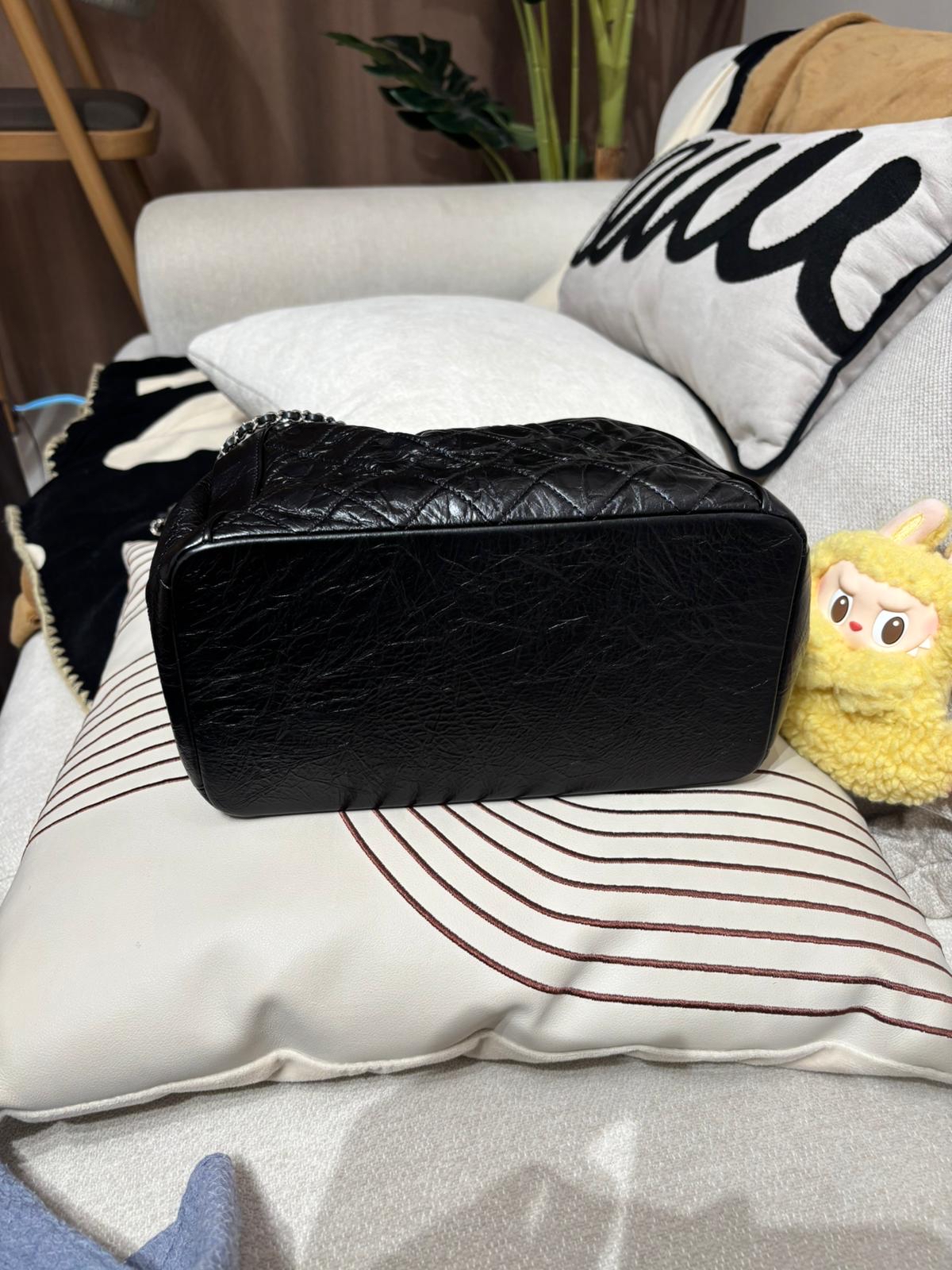 Chanel bucket drawstring bag 黑色油蠟牛皮，100%Authentic,98%new ✅card✅dust bag✅box