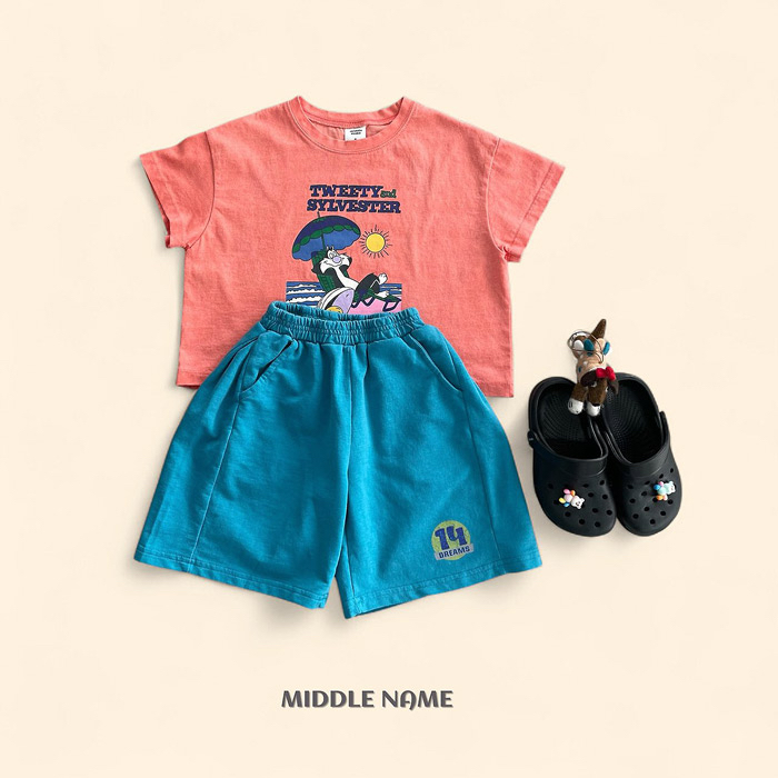 🇰🇷middle name tee