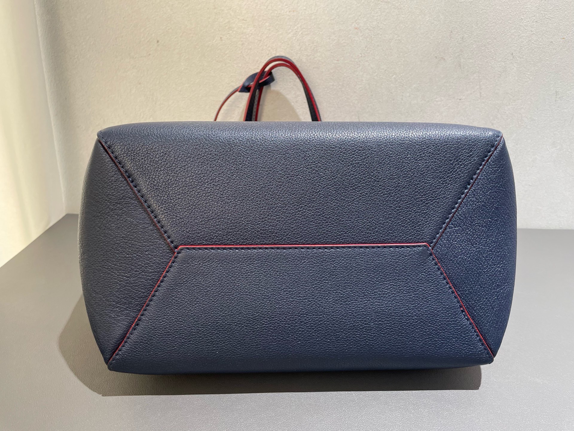 【預訂貨品】LV 限量編織深藍色全皮 Lockme tote 