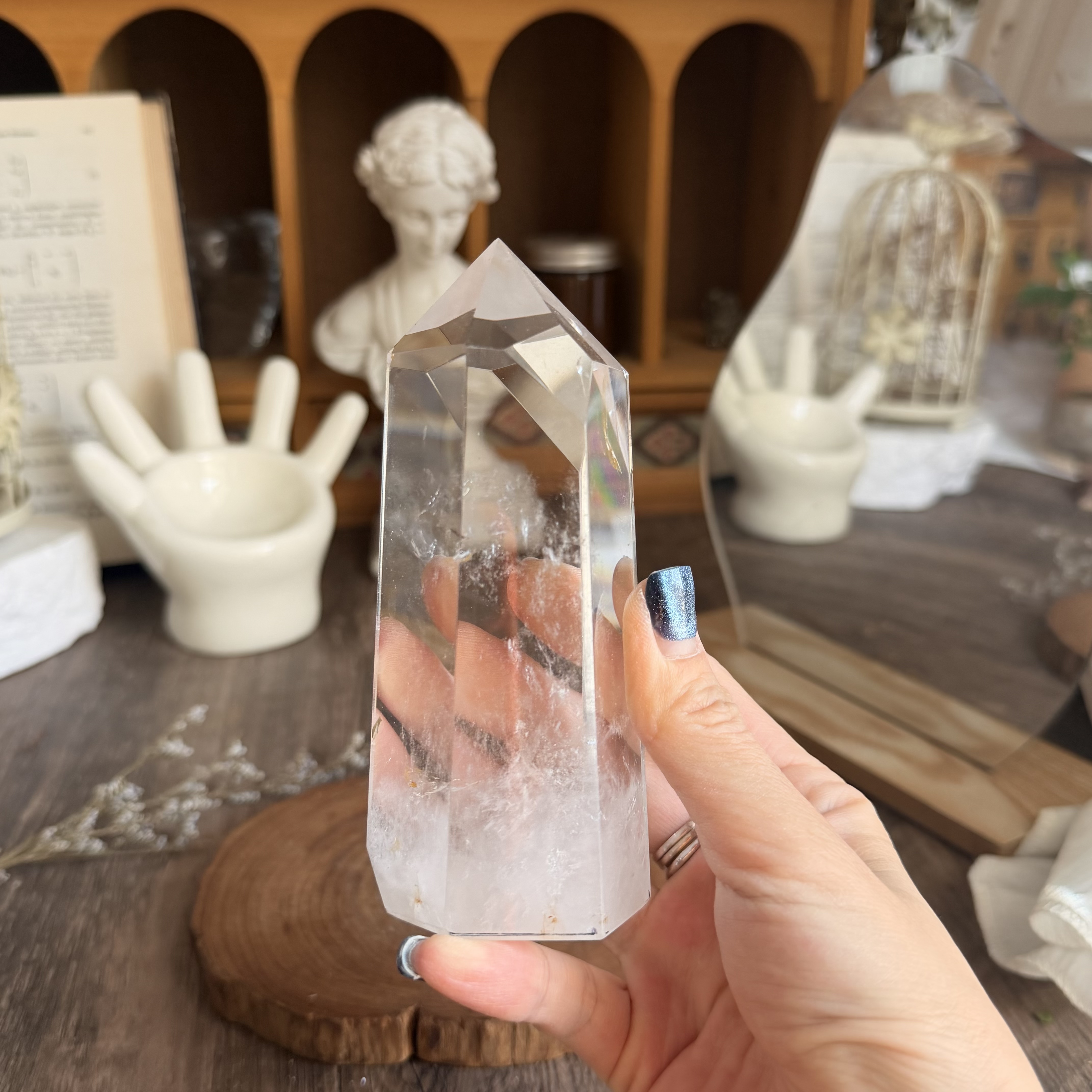 天然藍針白水晶柱（包底座）