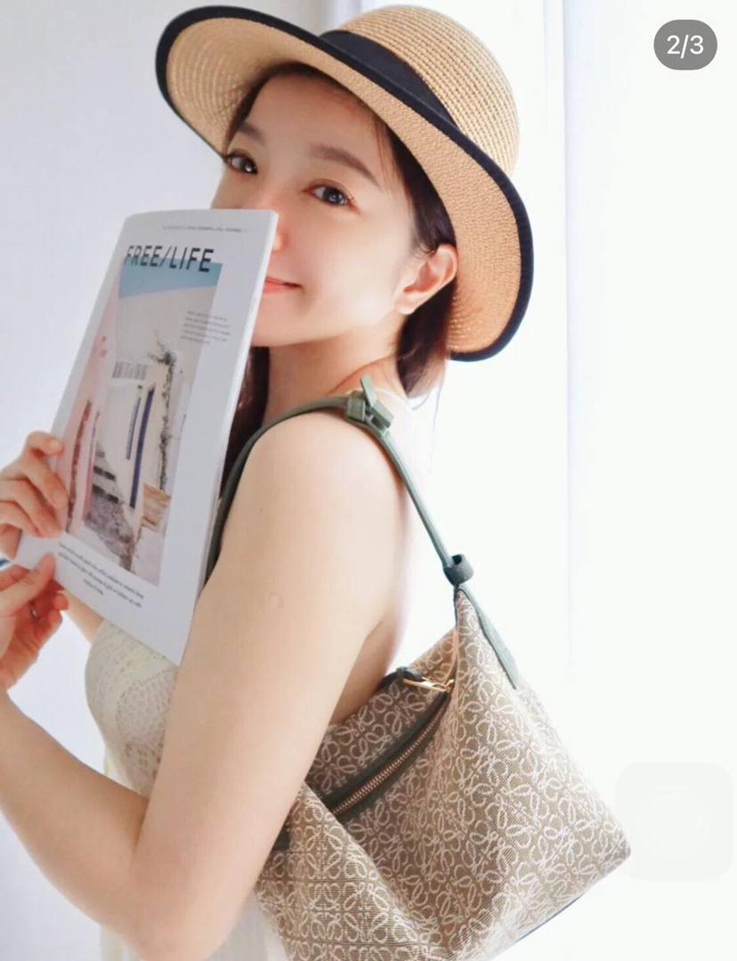 * 𝘊𝘶𝘣𝘪 𝘈𝘯𝘢𝘨𝘳𝘢𝘮 提花布手袋✌️ 小号尺寸:21-12-17cm（顶部宽处25cm） 编码:652104牛油果绿/提花布 包包面料挺括度适中，没有固定形状 ，背上出门慵懒氛围感十足😘，肩带可以调节，伸缩至腋下背，单肩，手拎皆可