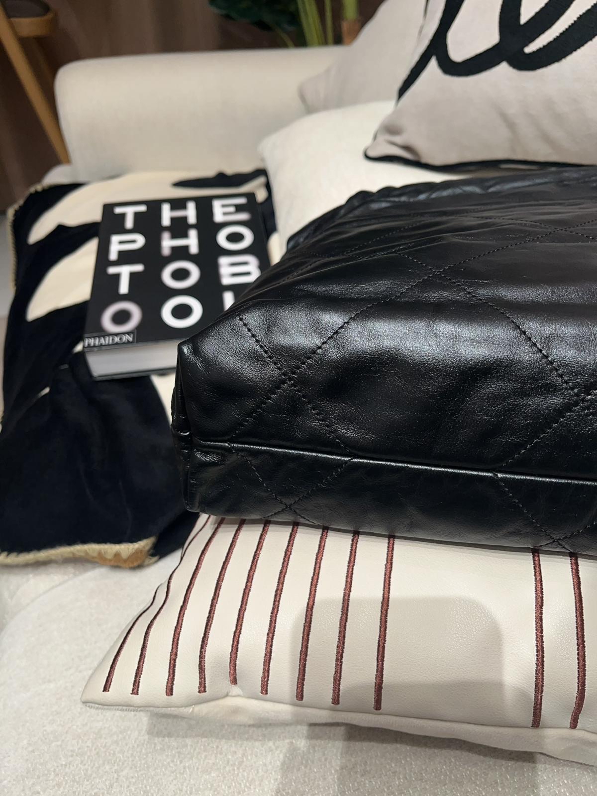 Chanel 22 Small AS1160 黑色牛皮，金鏈100%Uthentic, 98%New ✅晶片✅Dust bag✅Pouch