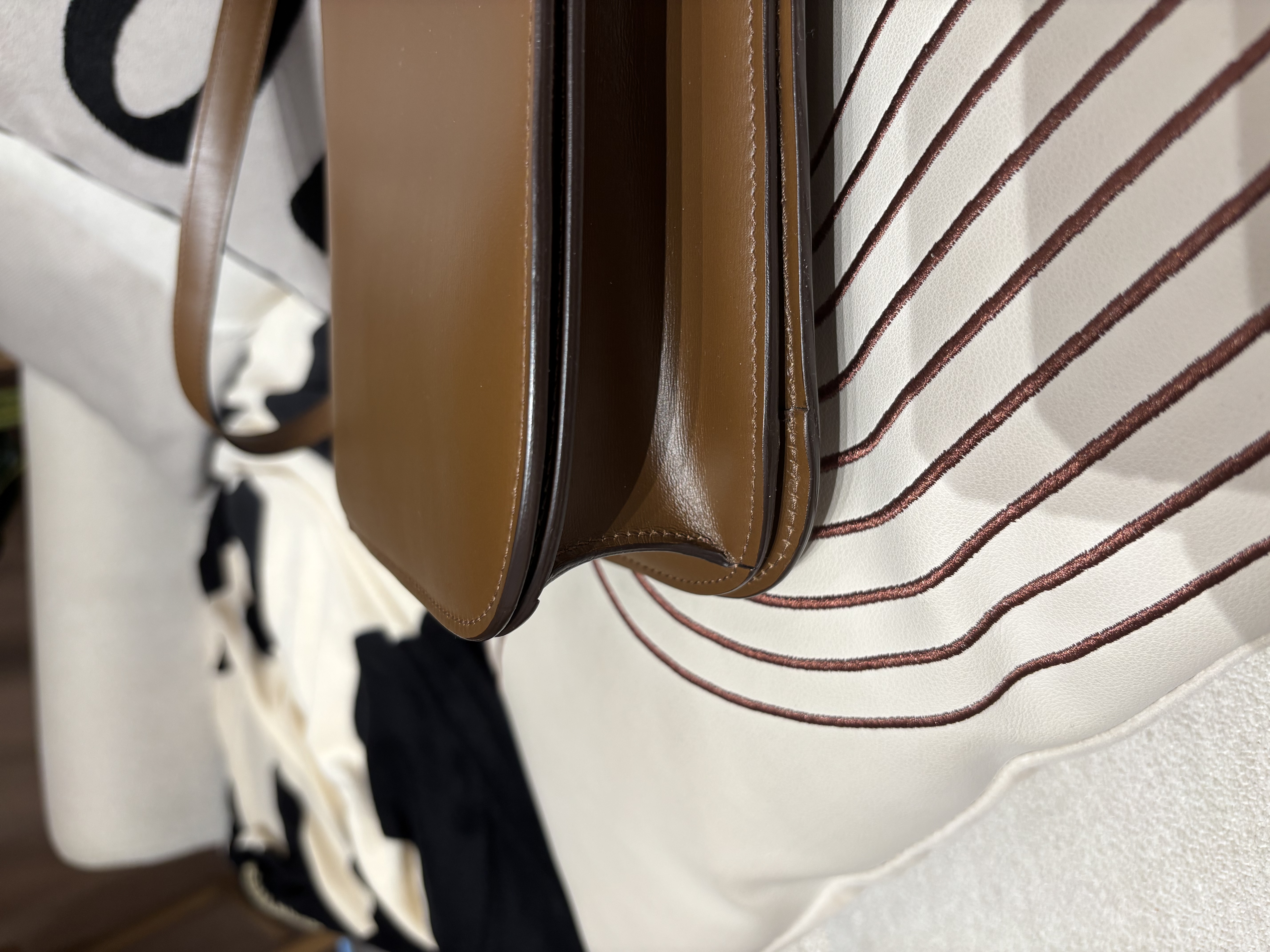 Celine Classic Box Crossbody Bag Calfskin Tan 100%Authentic, 