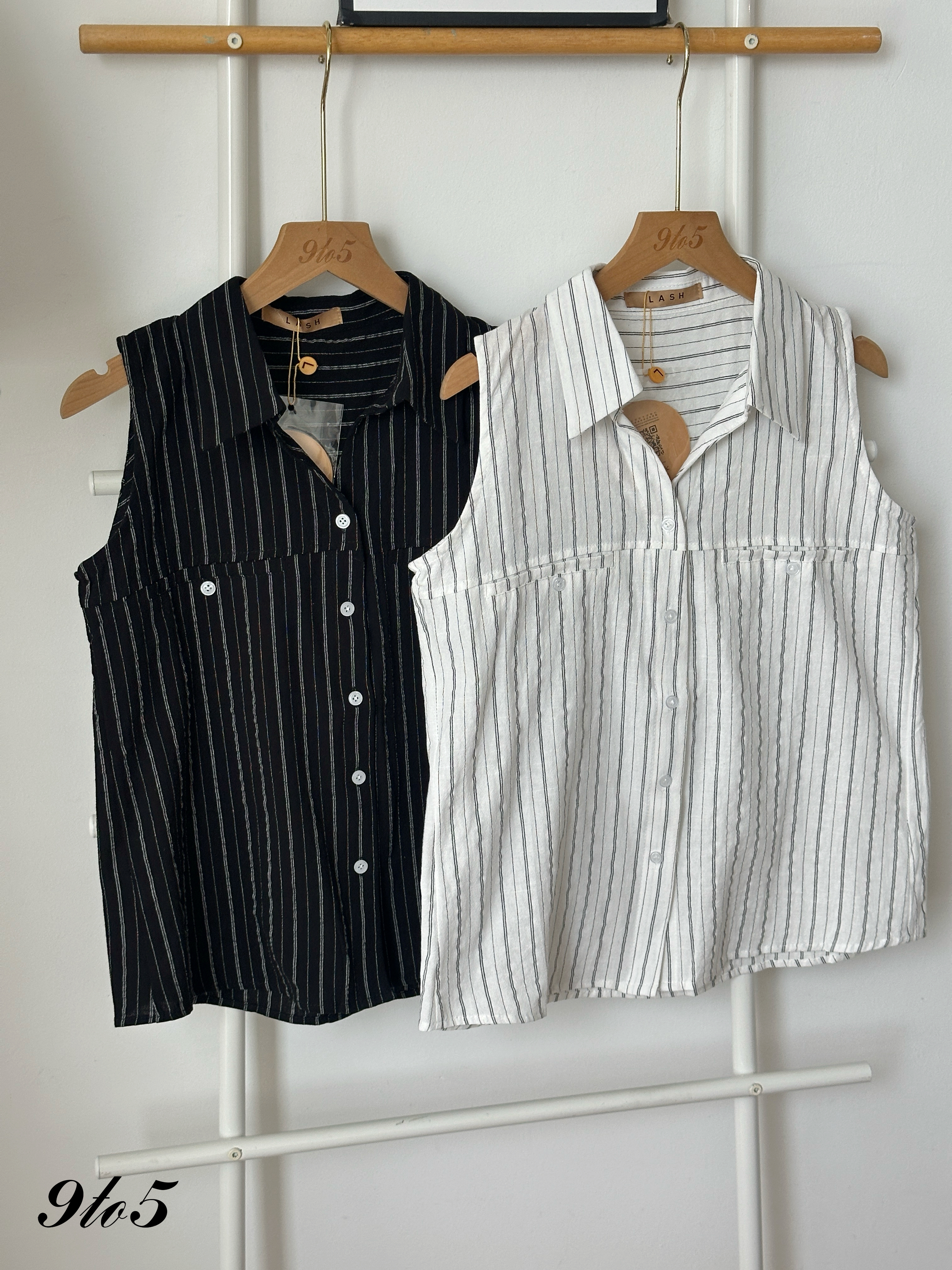 T4385 Sleeveless Stripe Shirt - Black & White