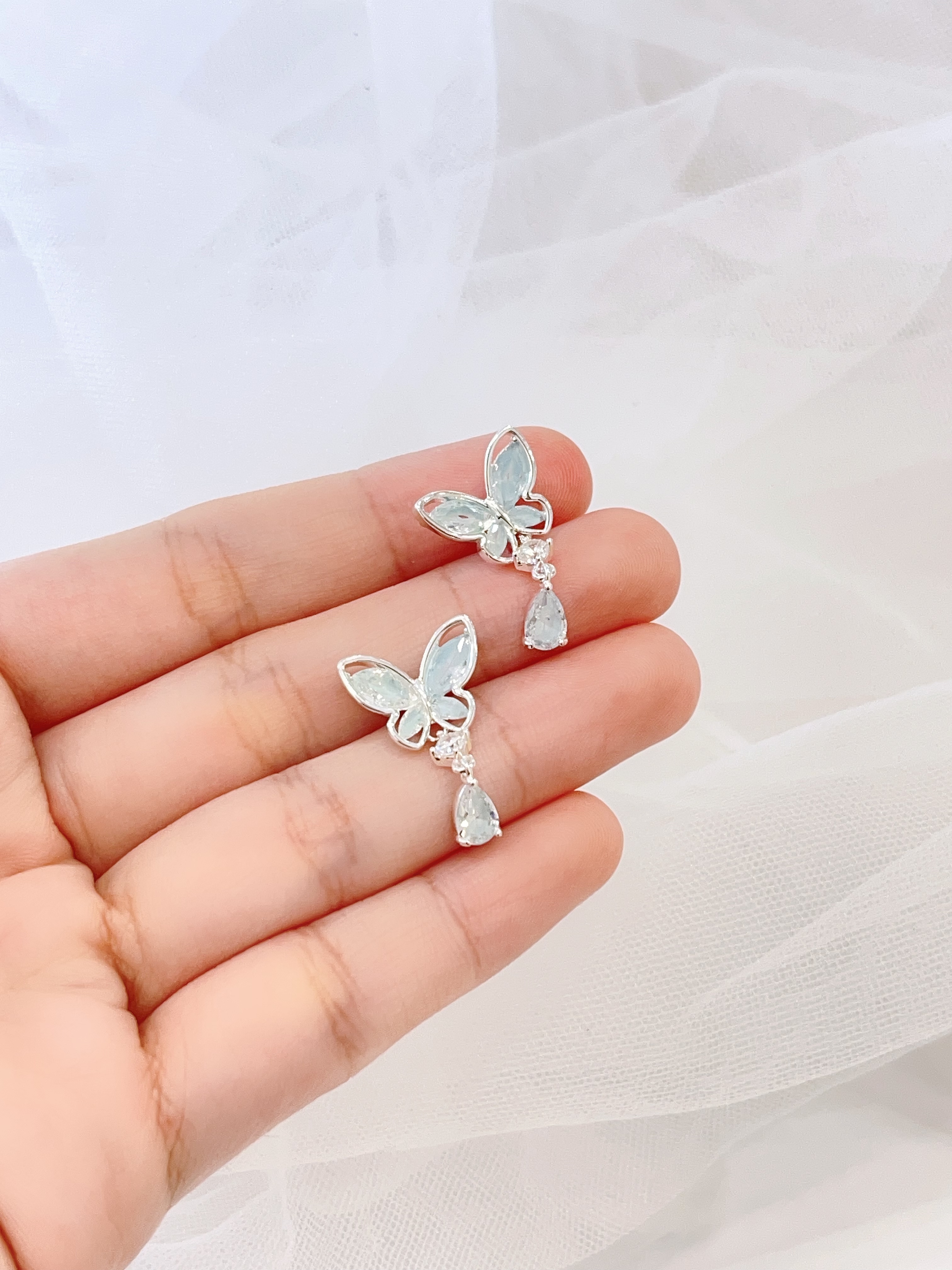 梦幻色系锆石蝴蝶水滴耳环