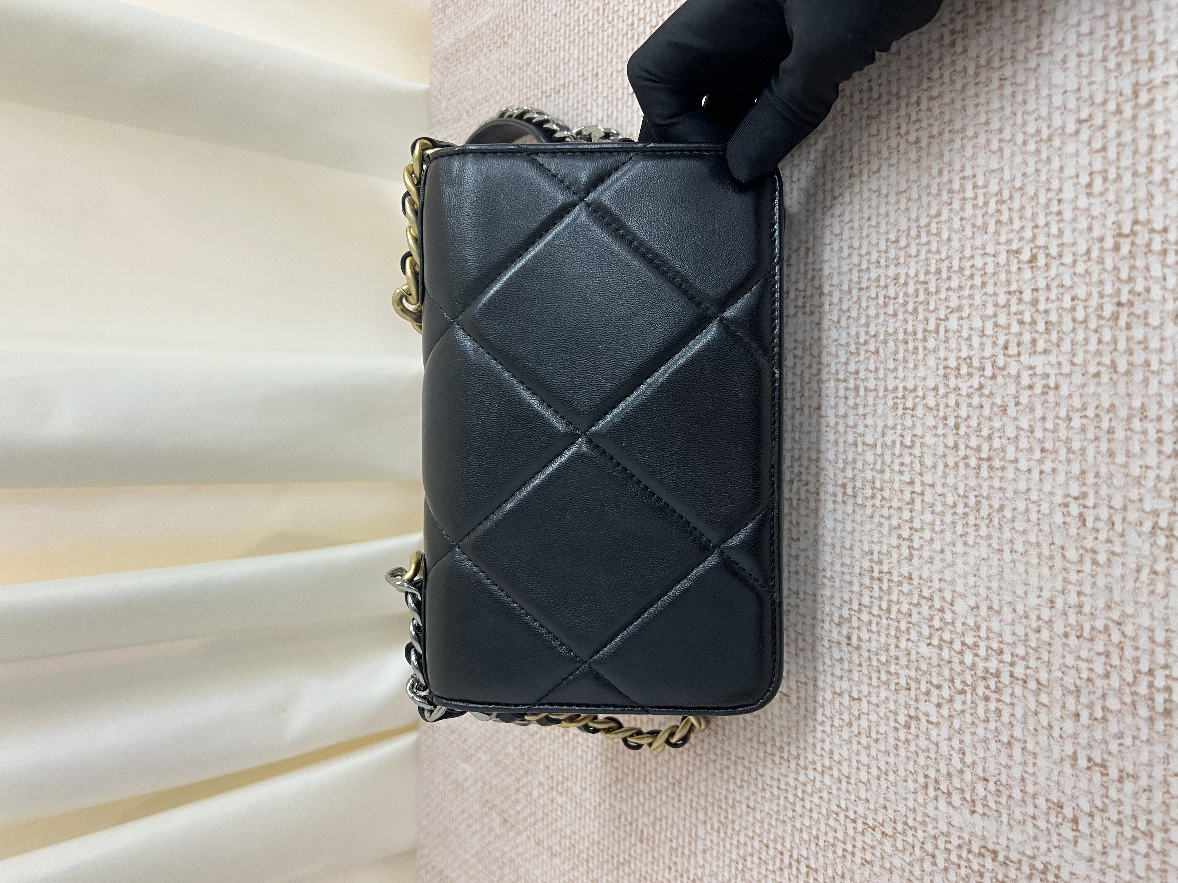 Pre-owned Chanel 19 WOC/ Product Code: 26031304