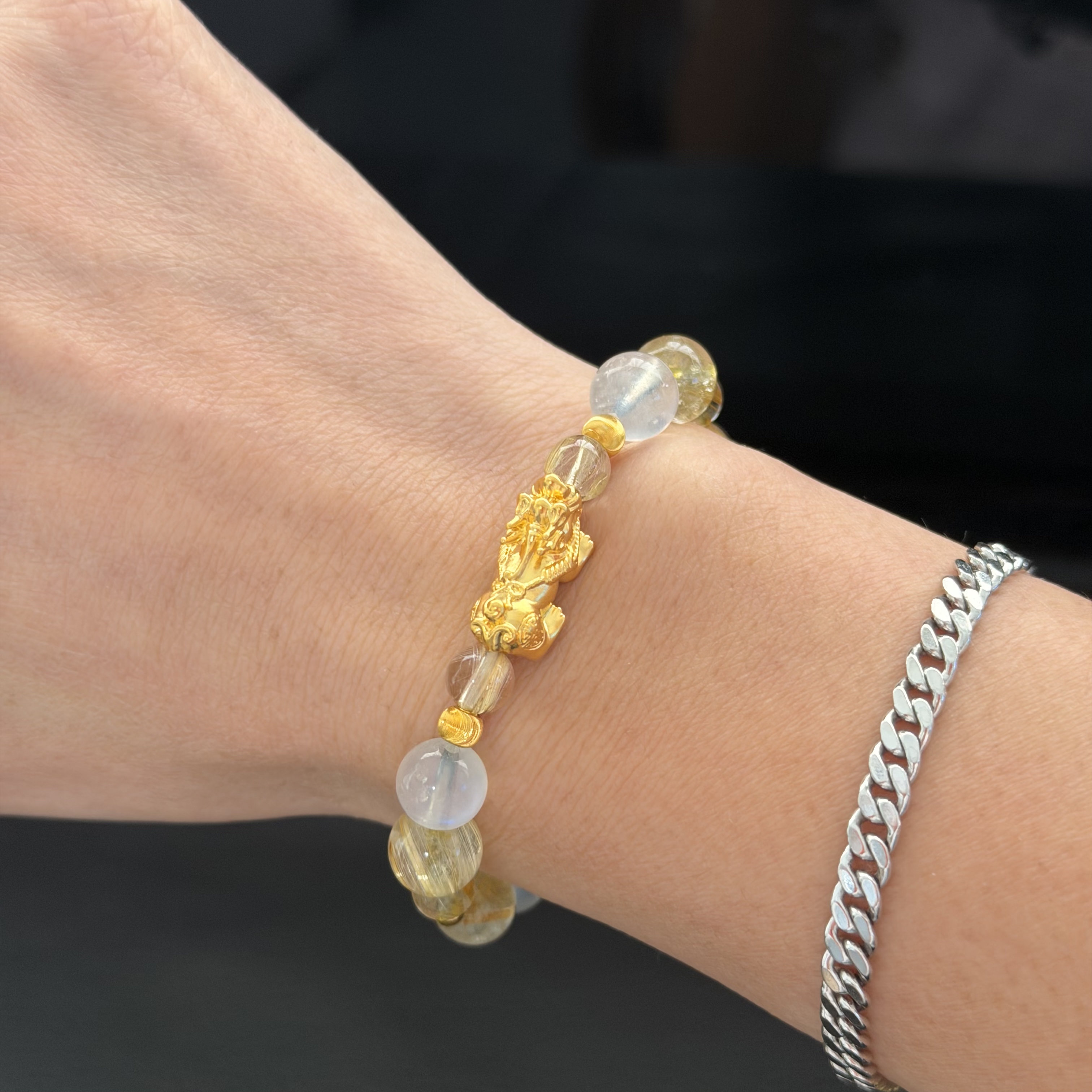 999硬金貔貅+硬金金珠襯金髮晶&月亮石手串