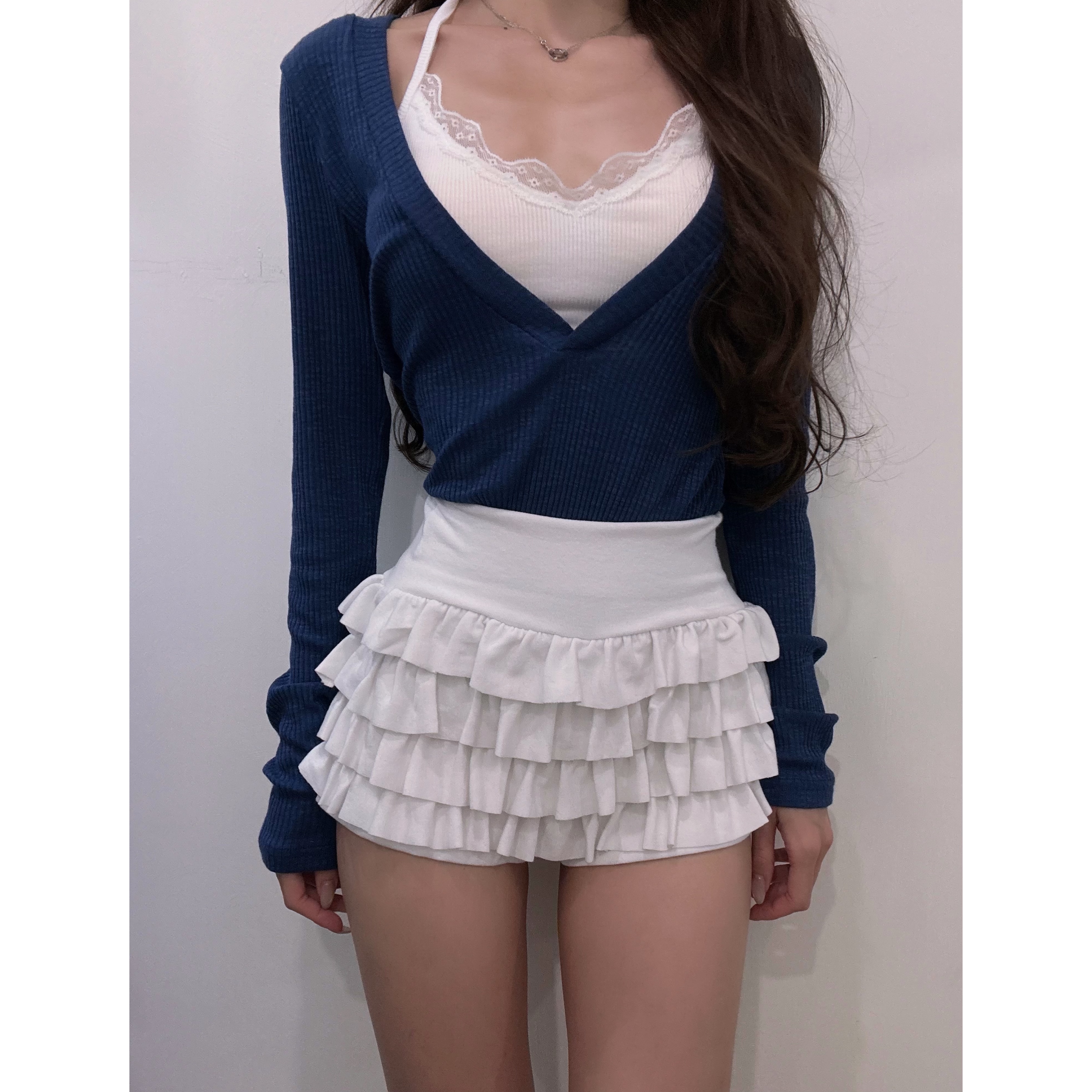 優惠價9月5截🐿️2608U《PLUNGING V-NECK TOP》
