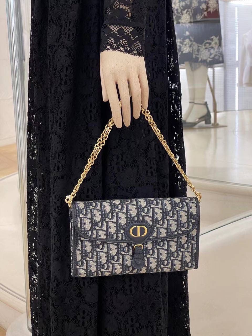 性价比天花板 Dior新款Oblique Bobby woc Dior迪奥Summer 23新款oblique bobby woc 太美了！！腋下 斜挎 手拿都🉑️ 最最最主要的就是性价比超高！