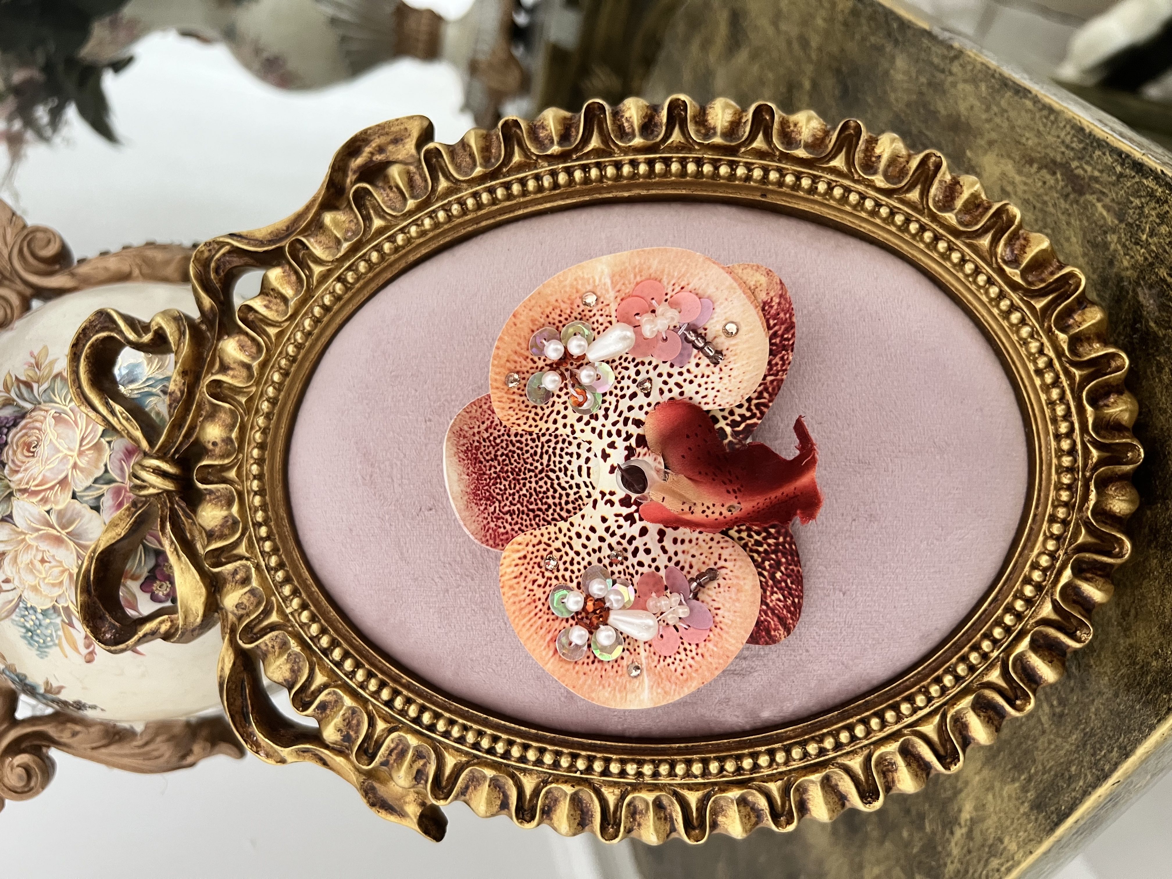 Spicybiskut x Fétiche Beaded Orchid Clips