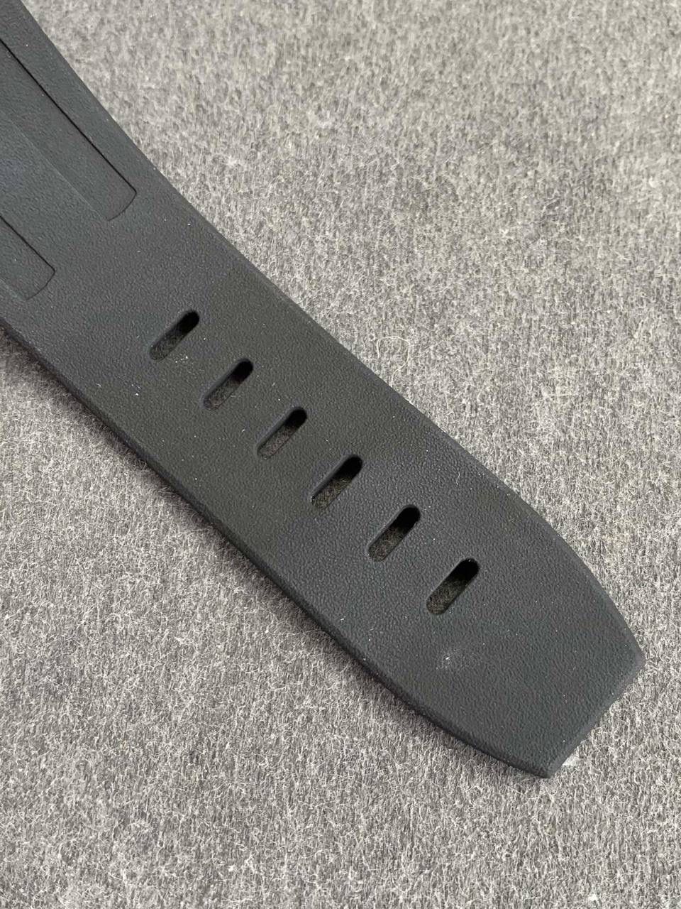 爱彼AP15710王者归来！励志要把钢表爆品细节做到最好！🔥💯腕表尺寸42mmX14.1mm！1.最强表壳打磨，地表最佳，舍我其谁，成本暴增，只为最像；2.最强机芯夹板打磨，特调色18K玫瑰金自动托颜色；3.最人性化的可松动头粒缓冲区域，确保吻合原装设计；4.最立体和最工整的盘面“饼干纹理”保证和正品一模一样：5.最持久的夜光和对的最齐的内应刻度，ZF直击重点，大家再也不用为此头痛；6.最硬螺丝，而且螺丝凹槽是月牙形状和正品一致；7.最接近原装的指针，切面锋利整齐无毛刺；8.最接近原装日历放大镜，通透性市面最强；9.最强蓝宝镜面通透感官，并镀有防眩晕增透镀膜；【机芯】采用ZF独家定制版AP.CAL.3120机芯，功能稳定，外观最像‼️‼️