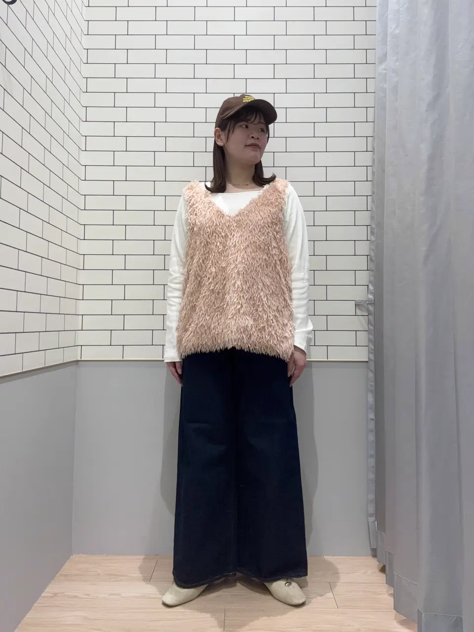 日本預購 V領羽毛背心