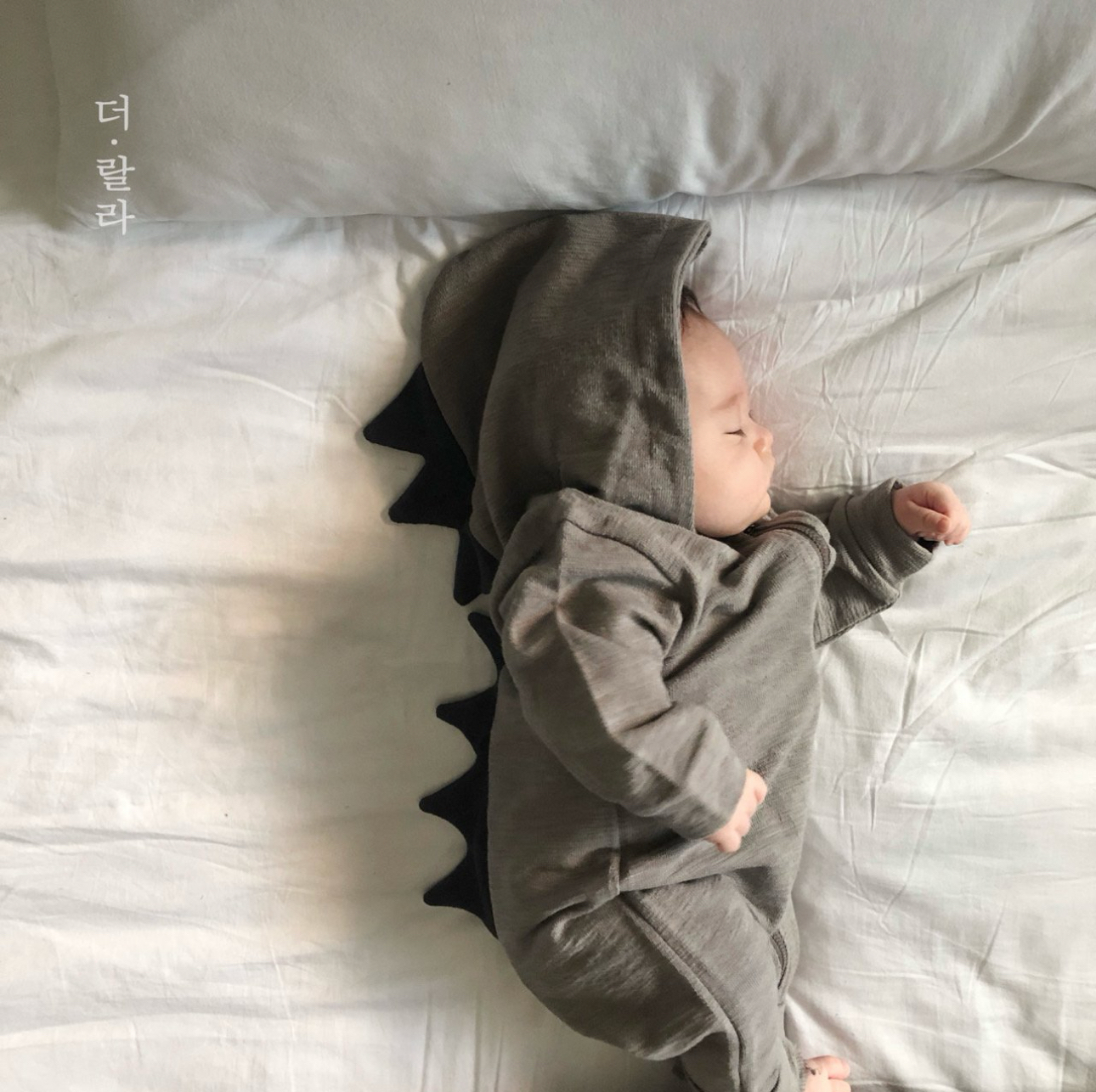 🌸預訂 韓國直送🌸🇰🇷THELALA兩色恐龍造型連帽拉鍊長袖連身服