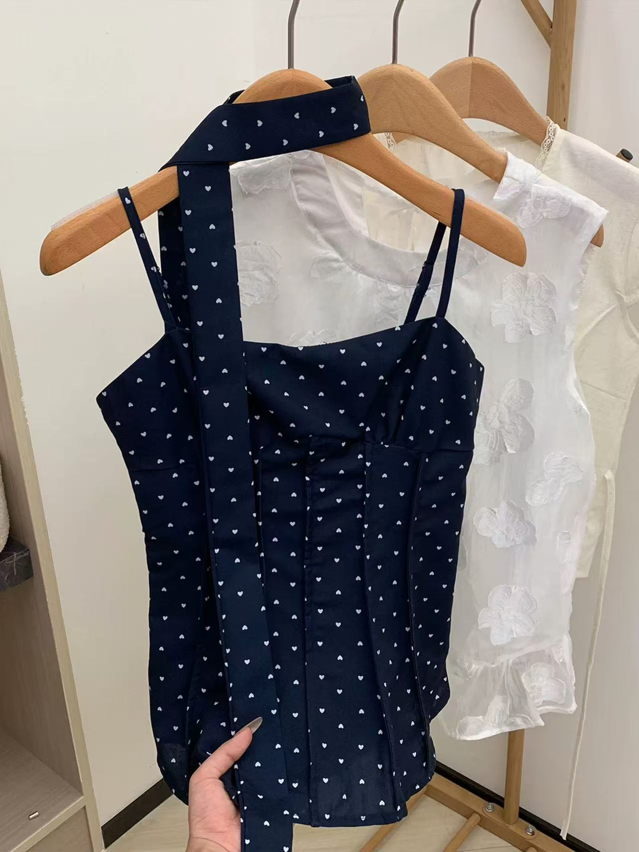 TP355爱心波点上衣