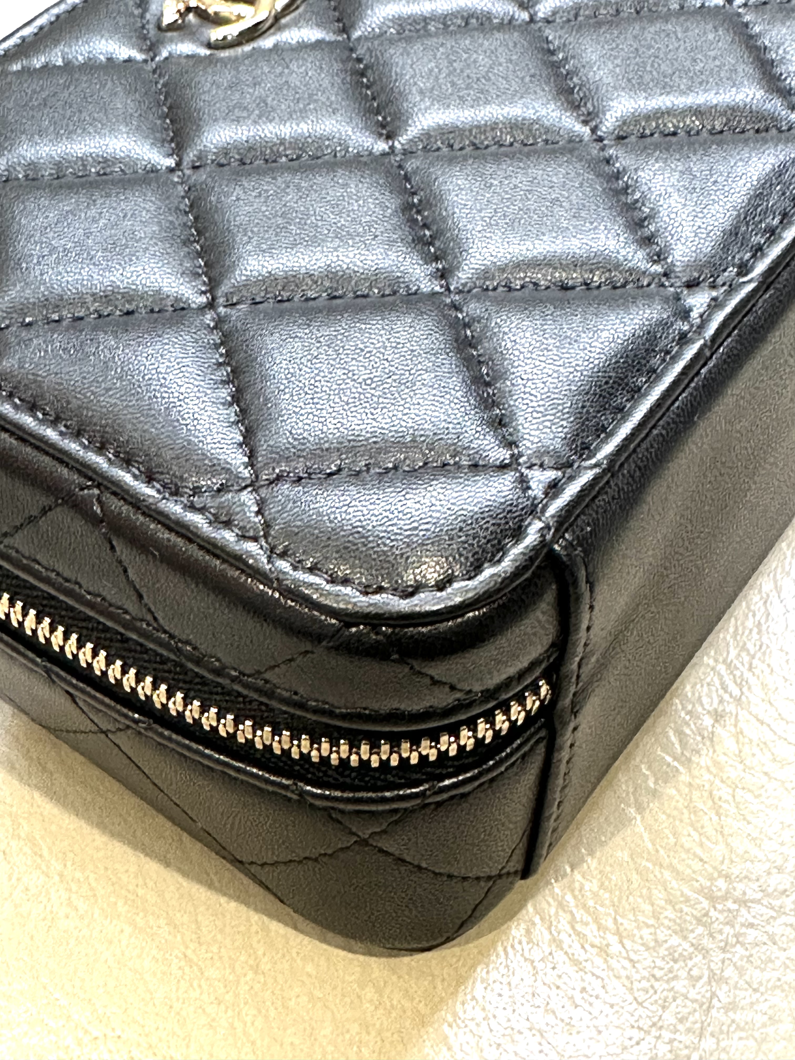 Pre-owned Chanel Pearl Crush Camera Bag / Product Code: 26040502