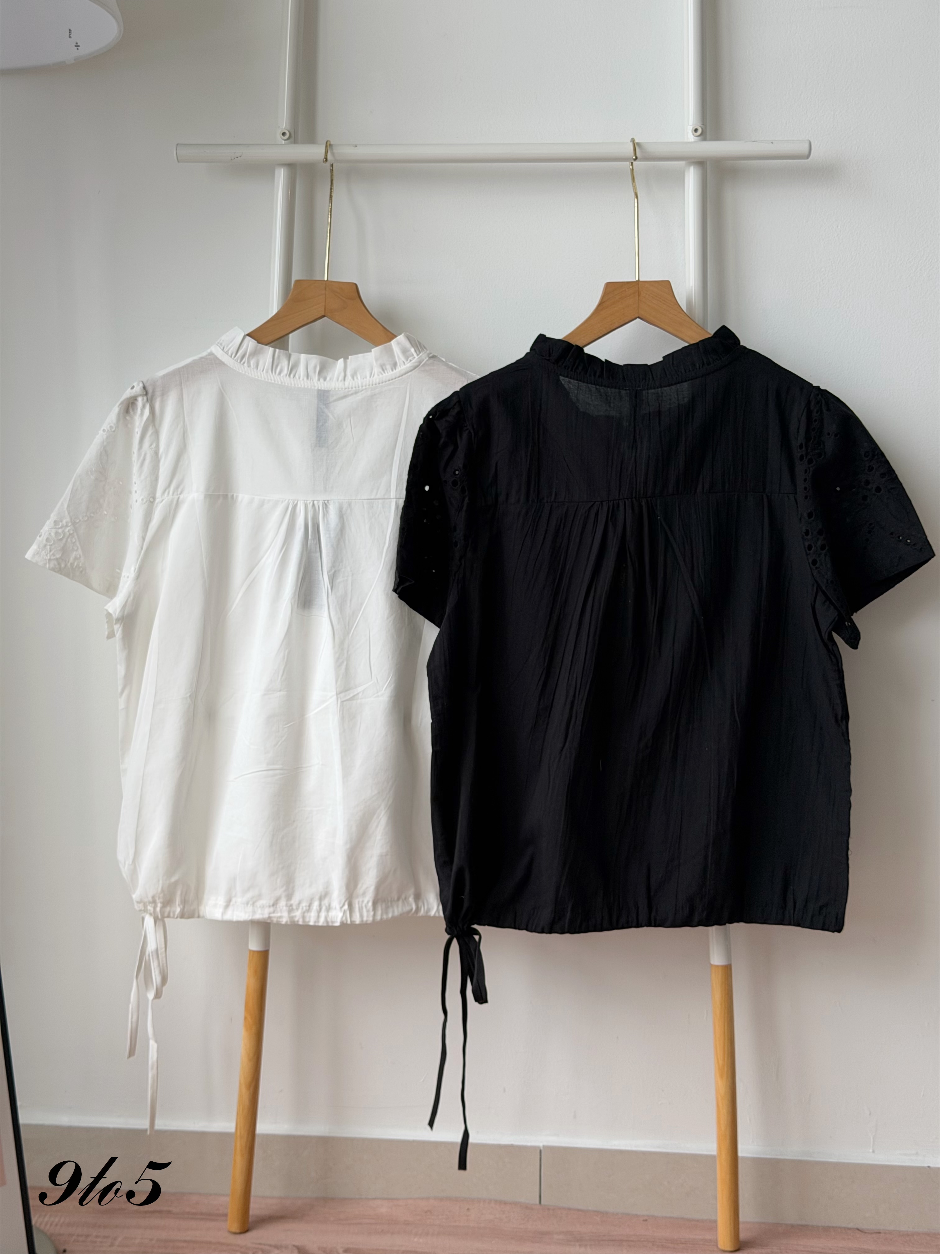 T4470 Ruffle Collar Lace Floral Blouse - Black & White