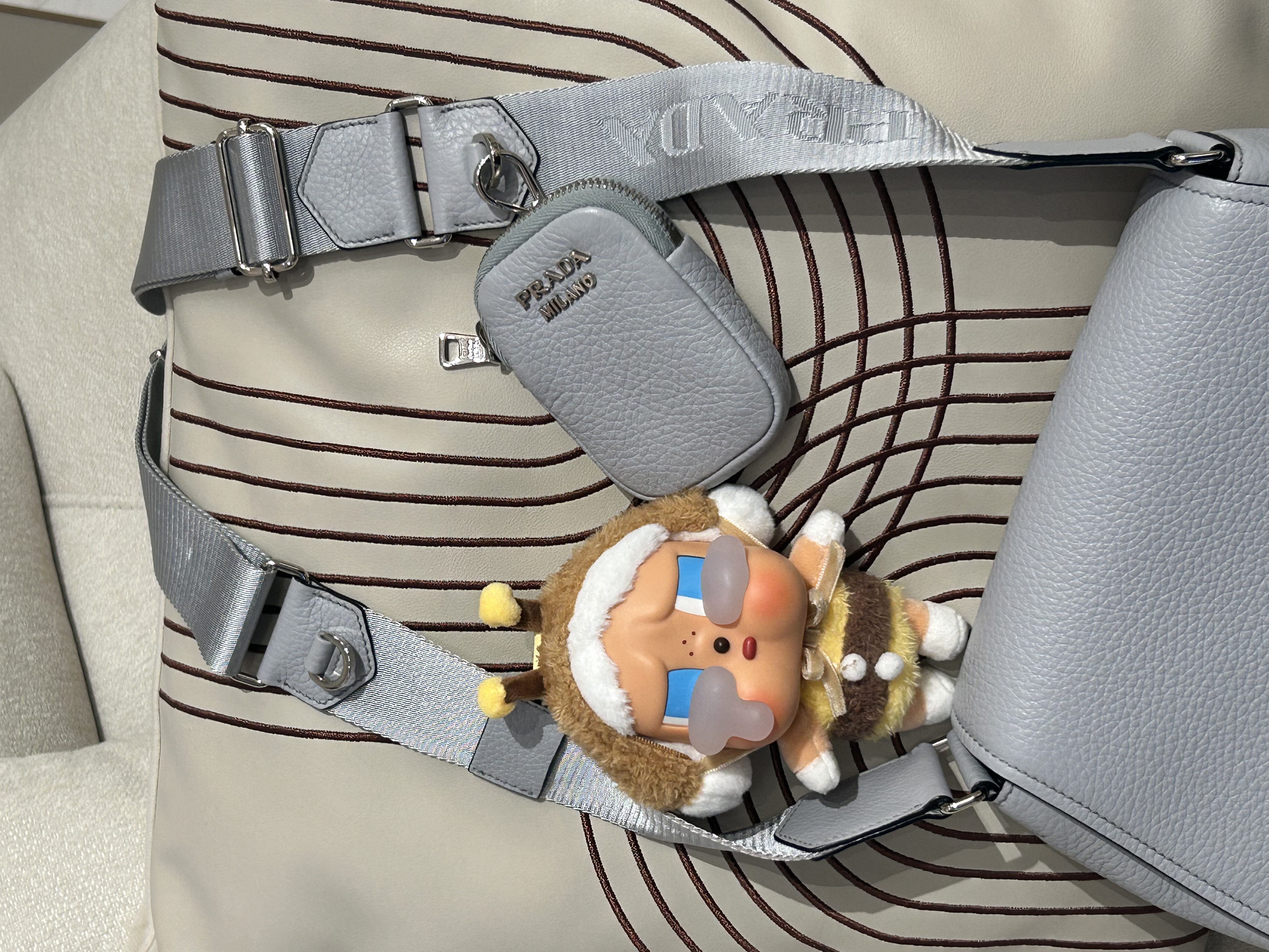 PRADA VITELLO POCKET SHOULDER BAG 1BD293 calfskin NFC 100%Authentic ,98%new ✅Coin bag✅dust bag