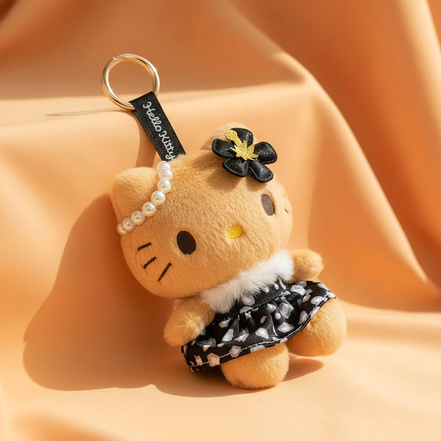 【隨時截單】Sanrio - 公仔掛飾 (黑色Hello Kitty扶桑花裙子款)