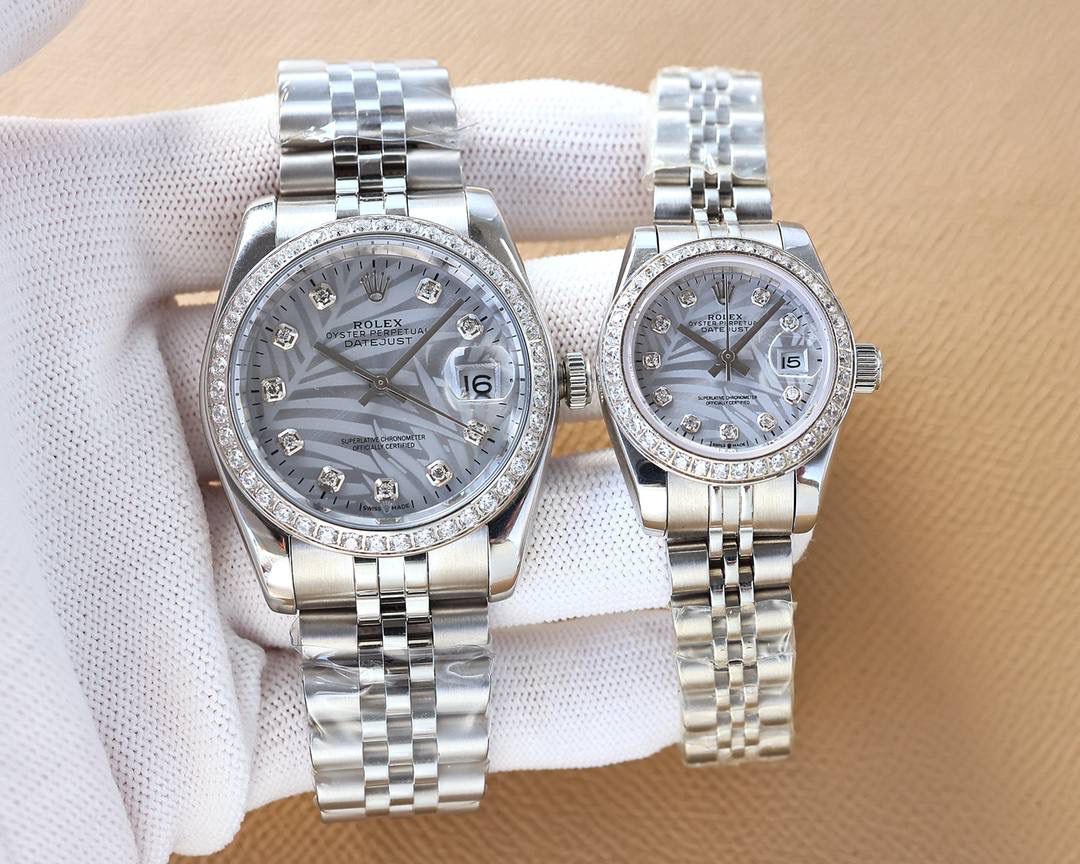🌟🌟劳力士Rolex日志型系列，情侣对表👫，瑞士机质量100%超强防水夜光蓝宝石玻璃背透设计，搭载原装进口8215全自动机芯,女6T51机芯，直径36mmx10.5mm。女28mm，表里如一 独具匠心！打造市场亲民价格！欢迎订购🔥顶级出品 精品不断🔥
