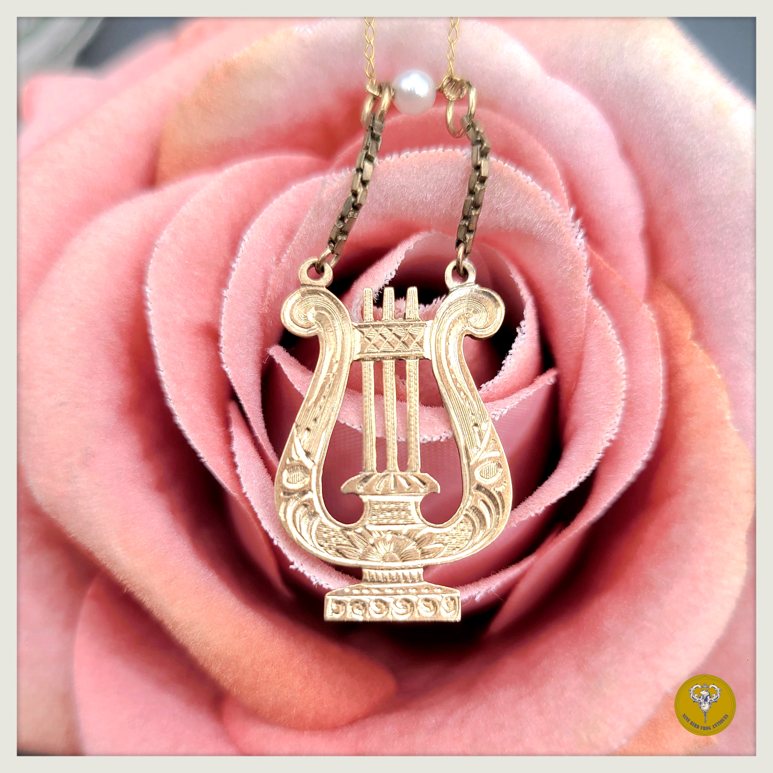 維多利亞時代14K金里拉琴吊咀及10K金珍珠頸鍊