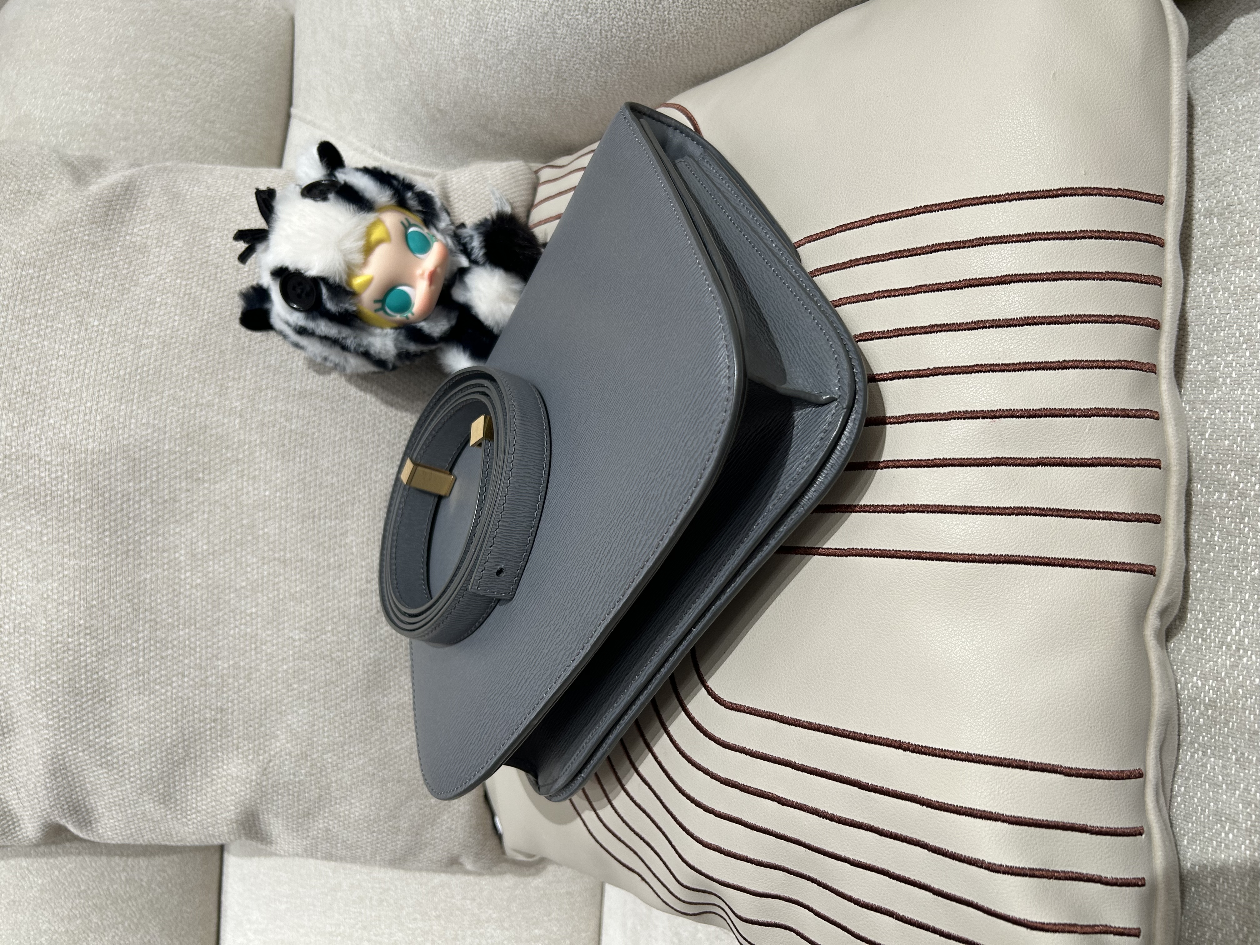 Celine classic box medium grey 100%Authentic, 98%New ✅Dust bag