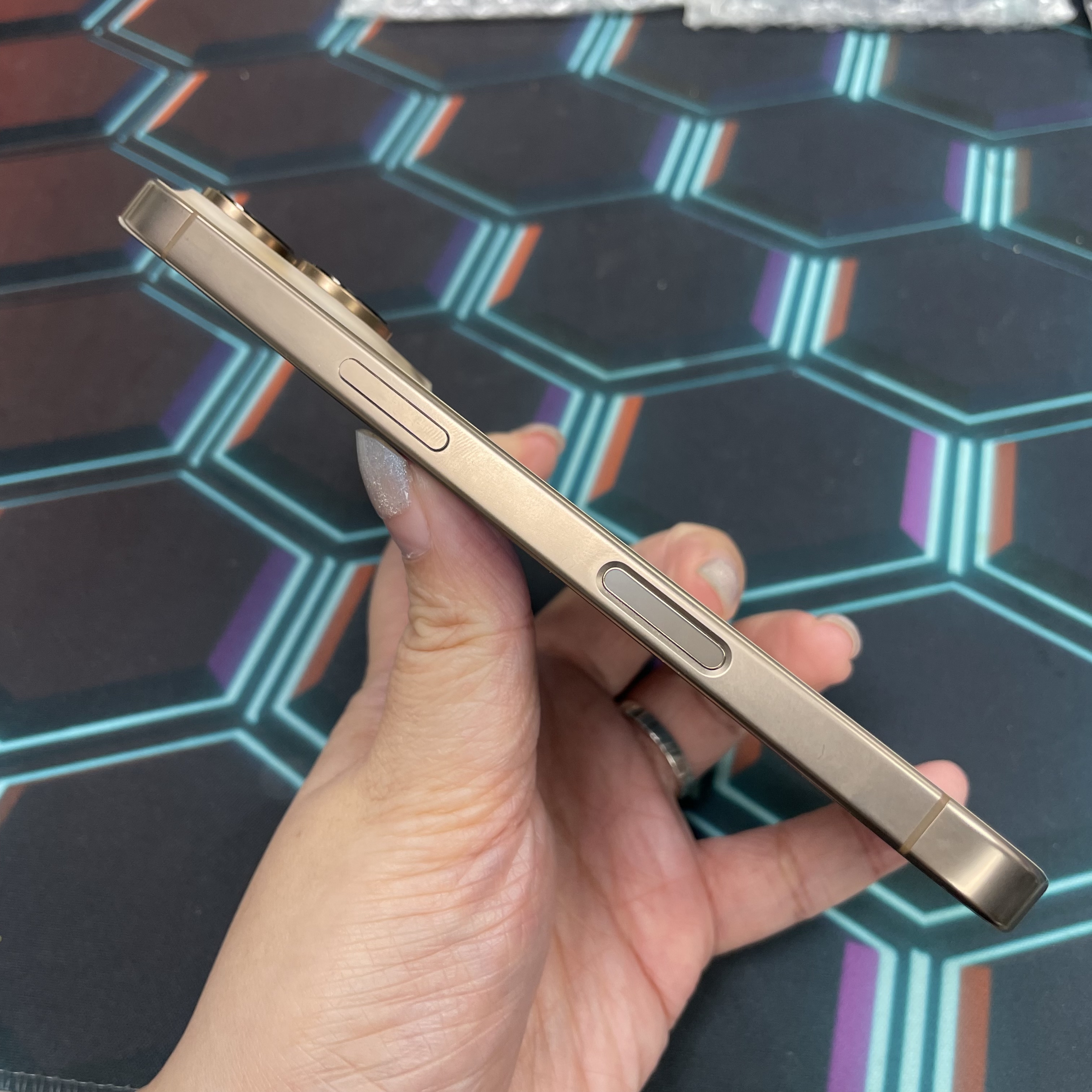 *7548 16 Pro 完美機 256GB 電92 沙色 gold
