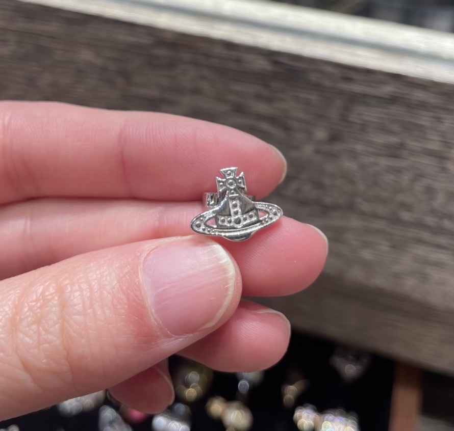 訂貨📮Westwood 小粒耳環 日常戴不誇張  1.3x1cm