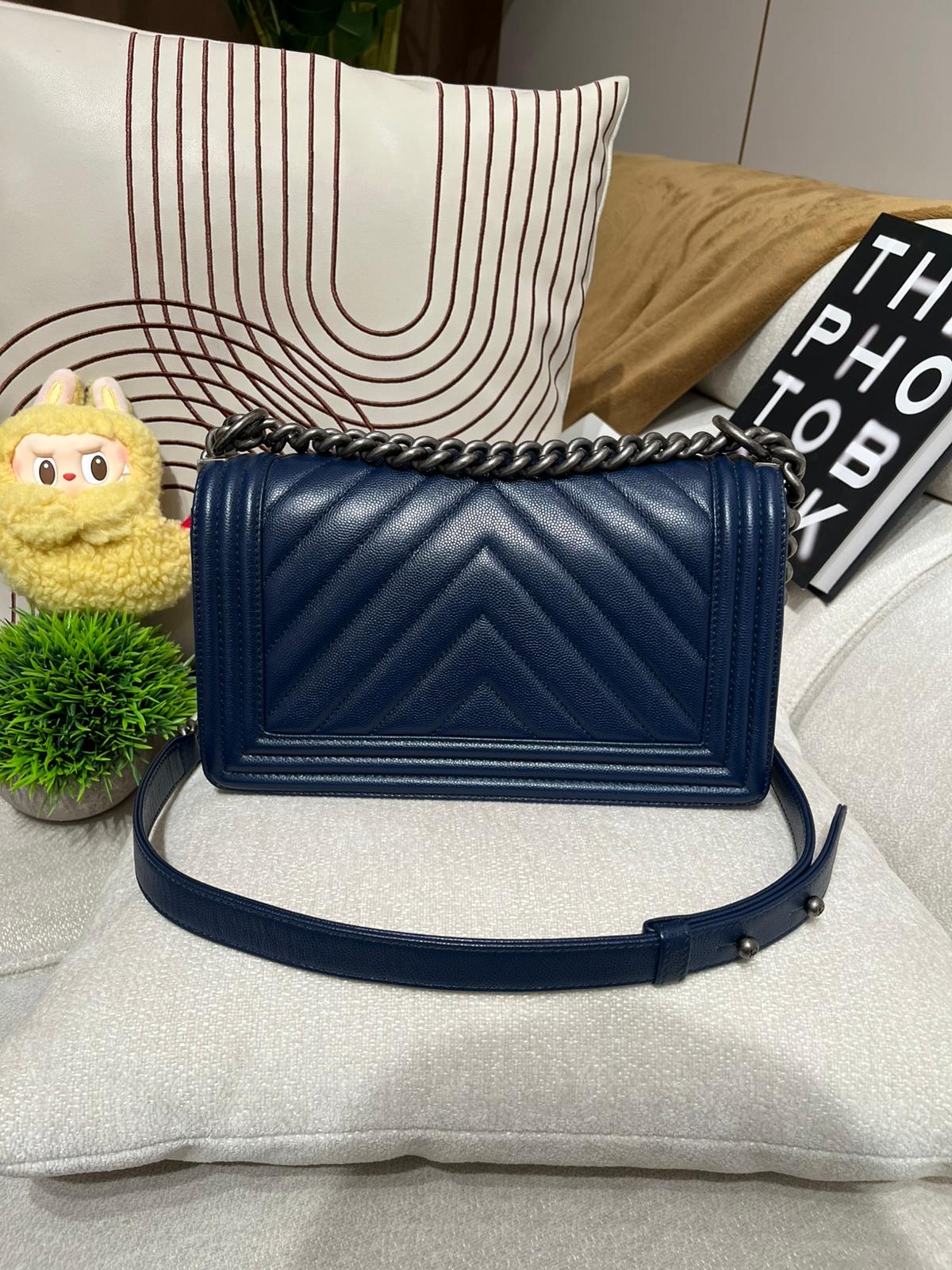 Chanel Boy 25cm 荔枝牛皮V紋復古銀扣 100%Authentic, 98%New ✅26Card✅Dust bag